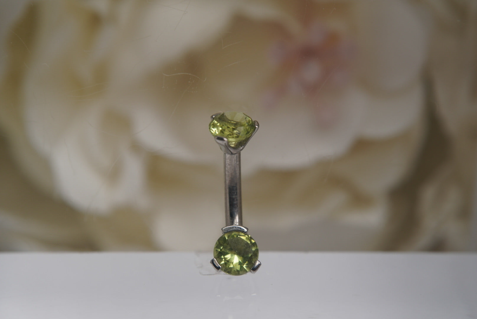Paradise Green Crystal Navel in a Prong Setting (4mm/4mm)