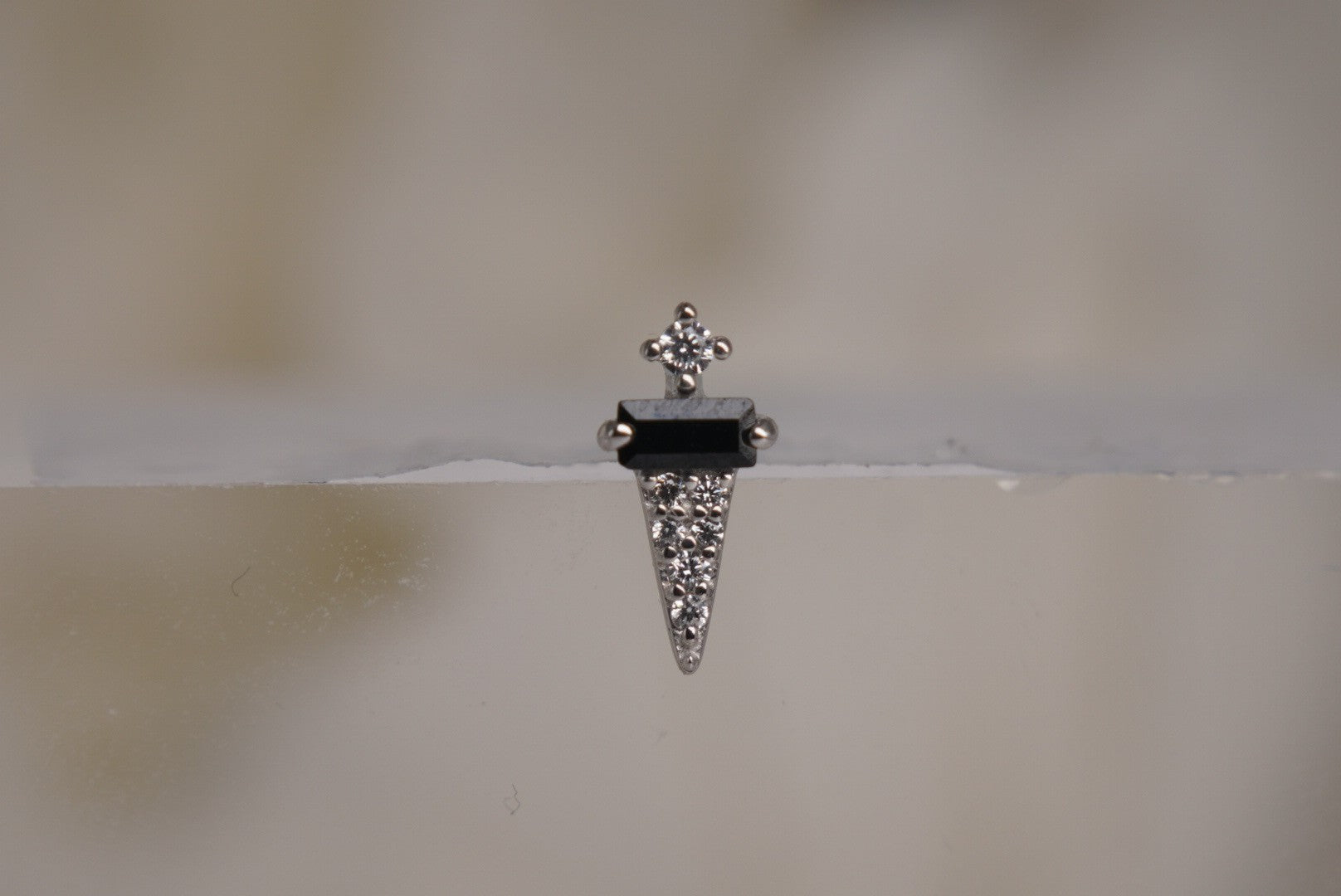 Dystrikt with Black Spinel