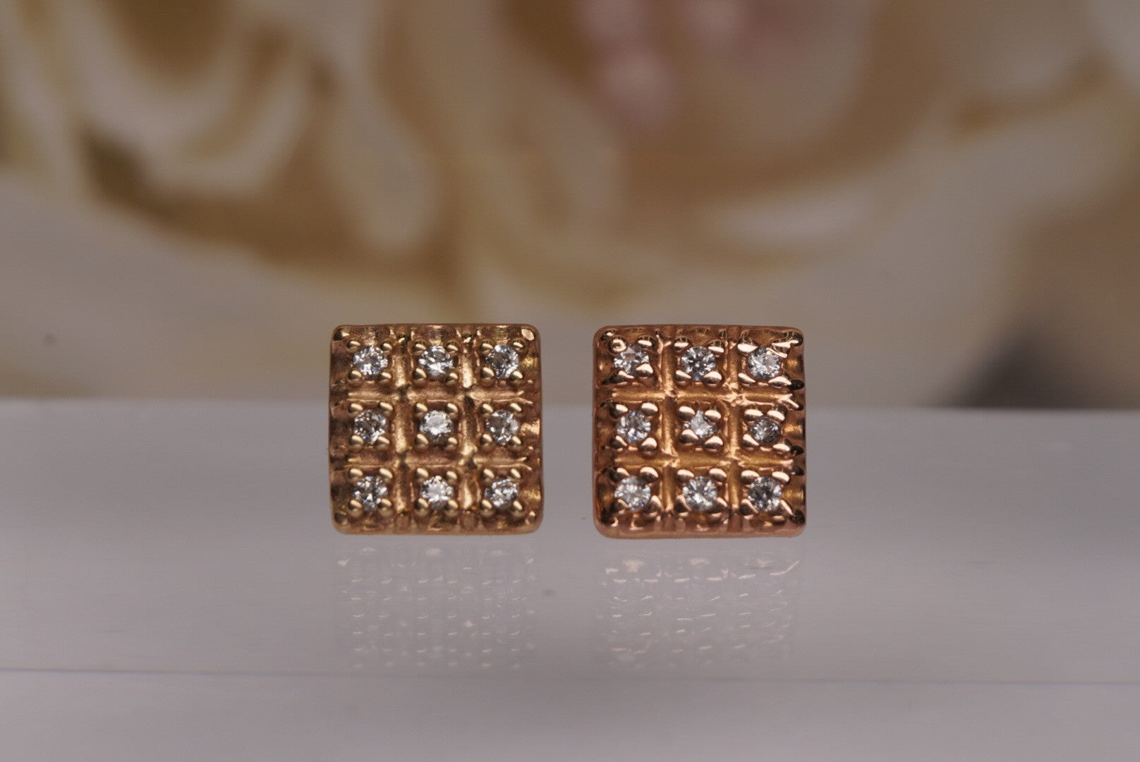 Square Illusion in Gold