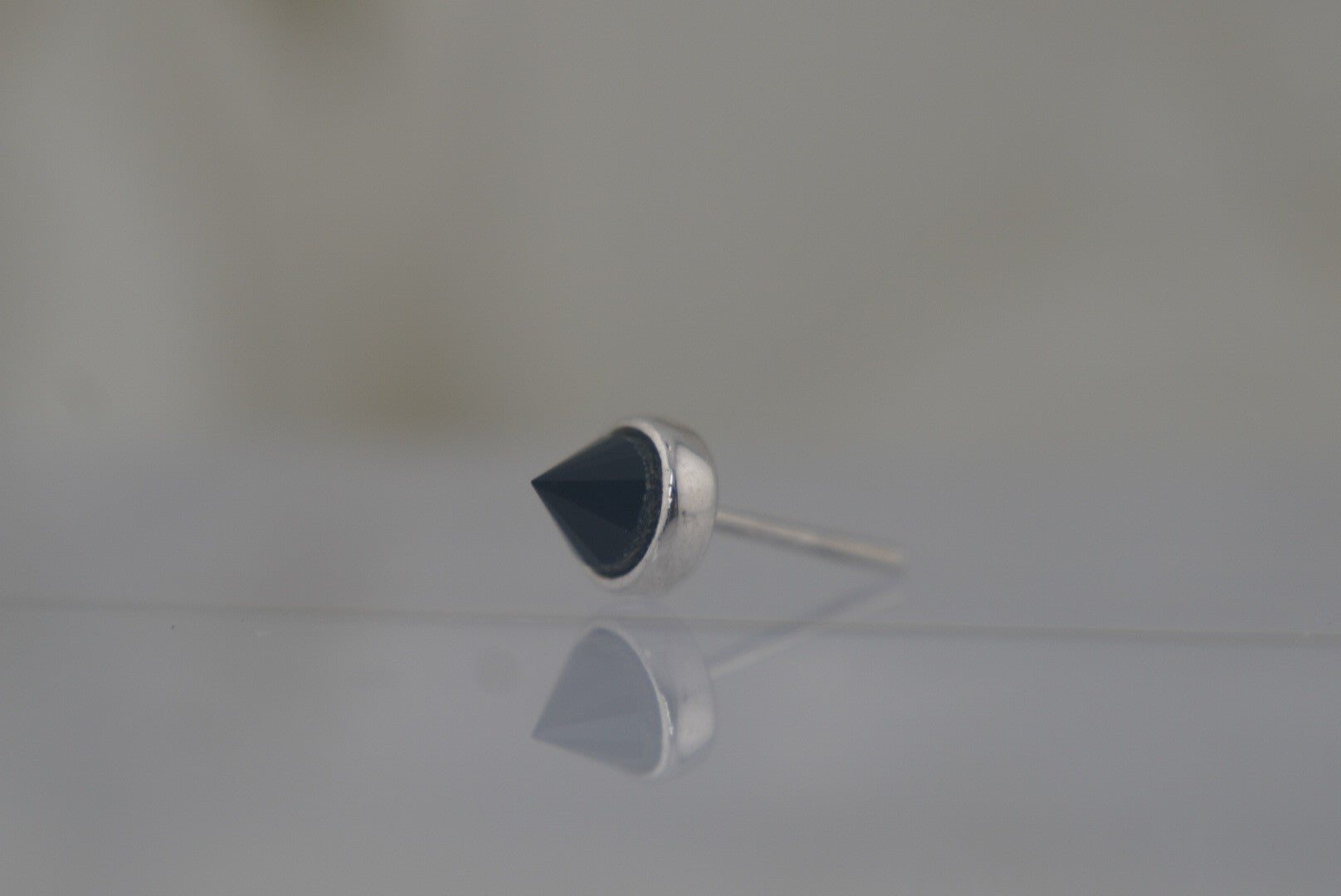 Round Bezel Reverse Set in Black Agate