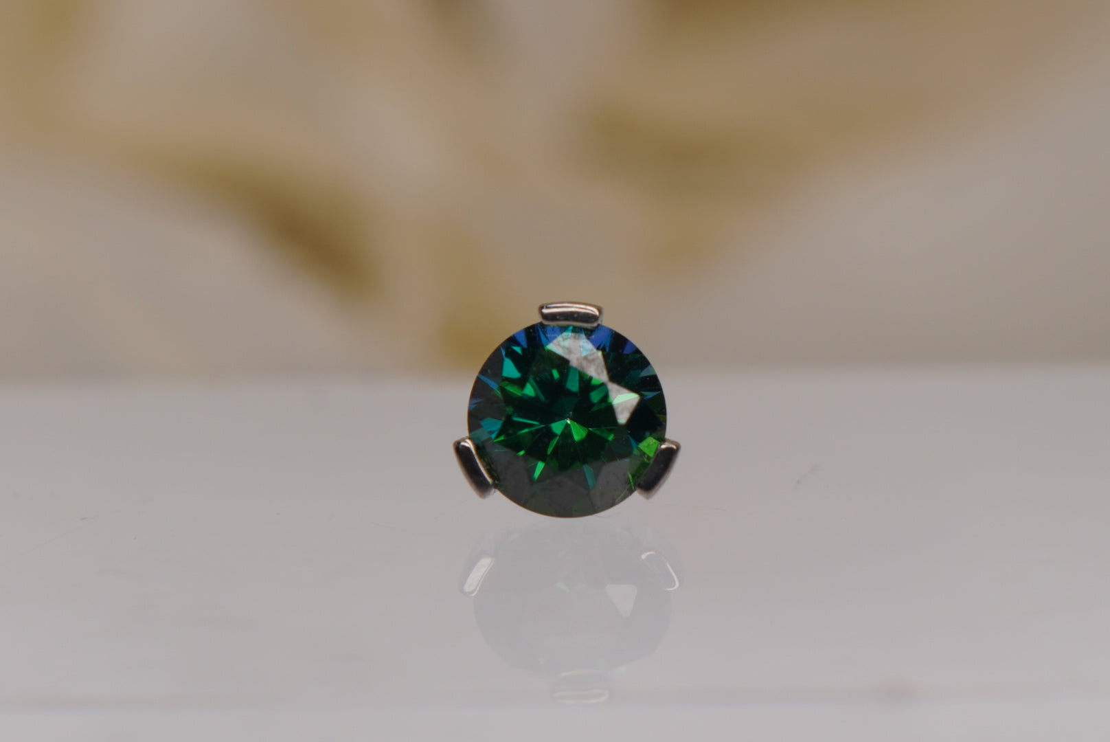 Green Crystal Prong-12/14g