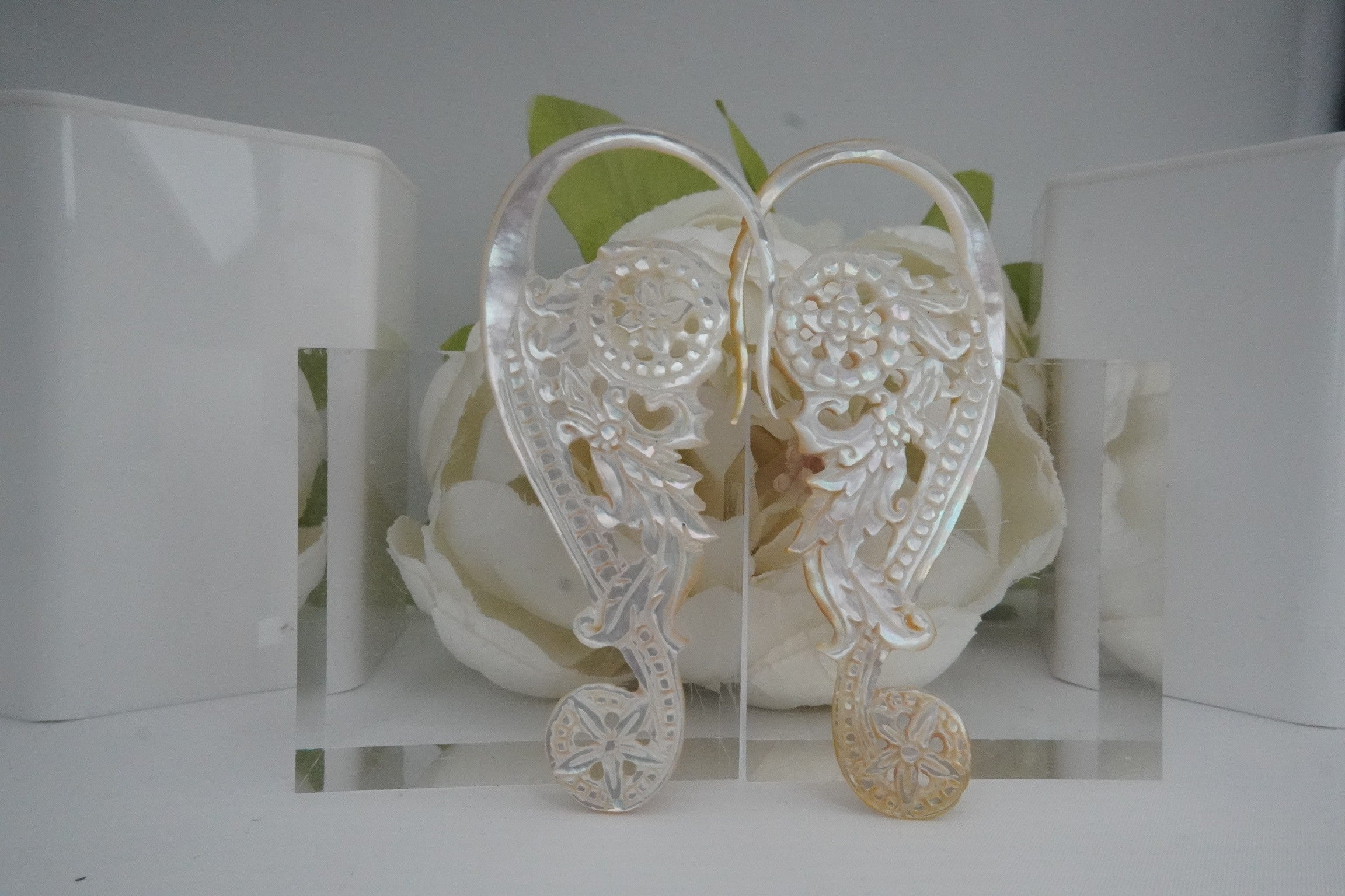 Shell Filigree Star Hangers