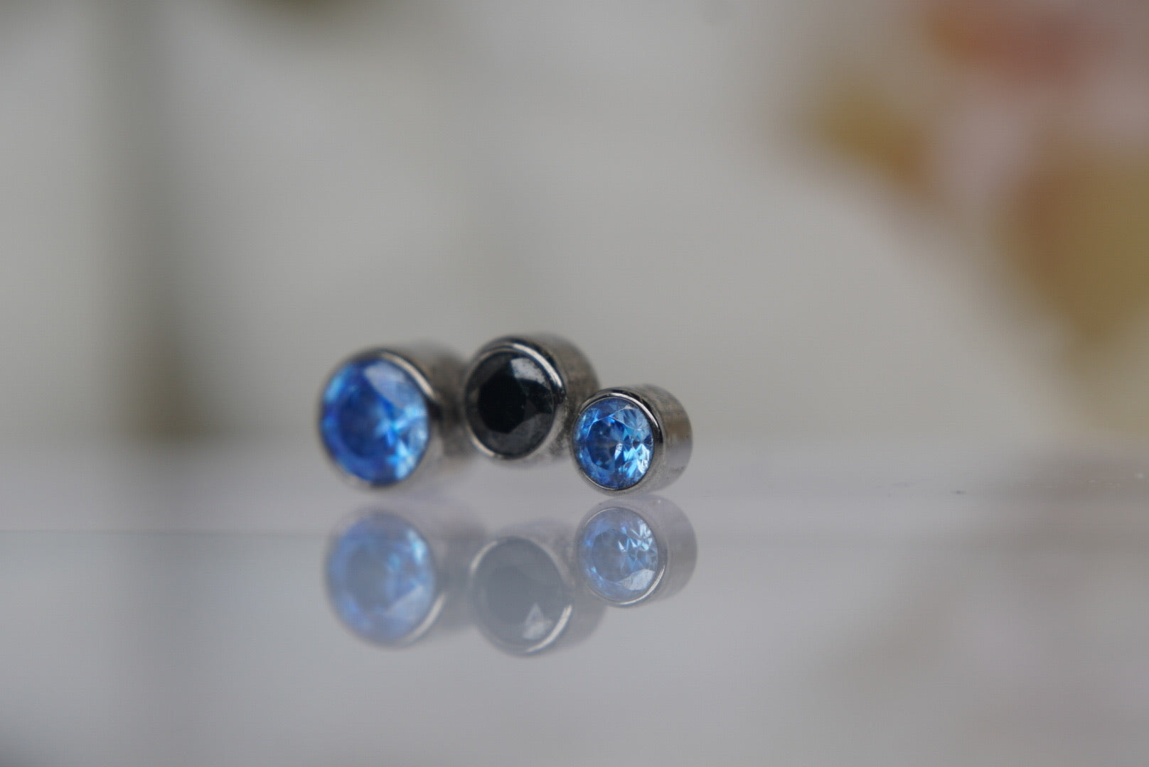 3-Gem Clio Right Facing (Arctic Blue & Black)