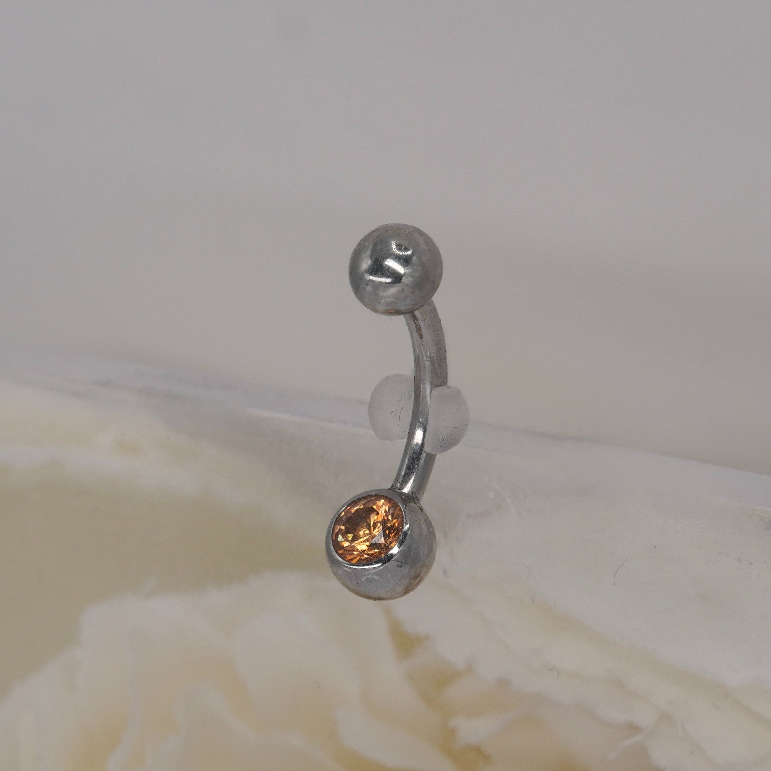 Amber 4mm Bezel Navel with Ball Top