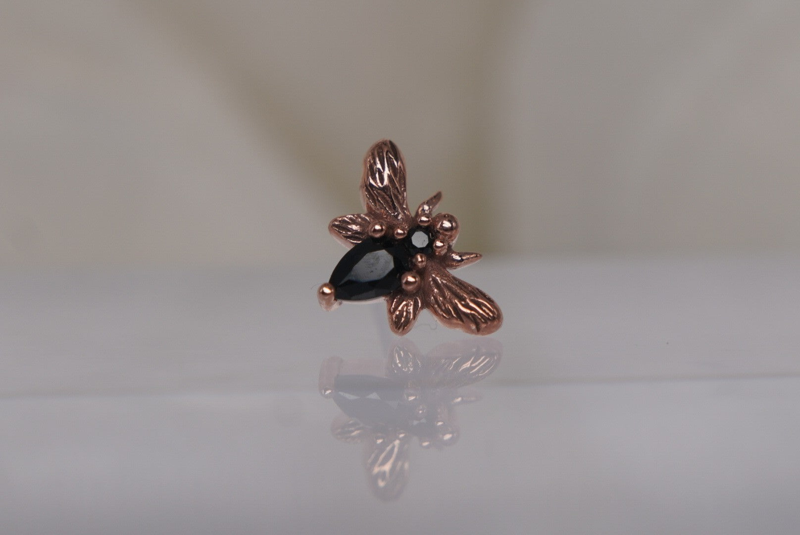 Bee Chic-Black Spinel
