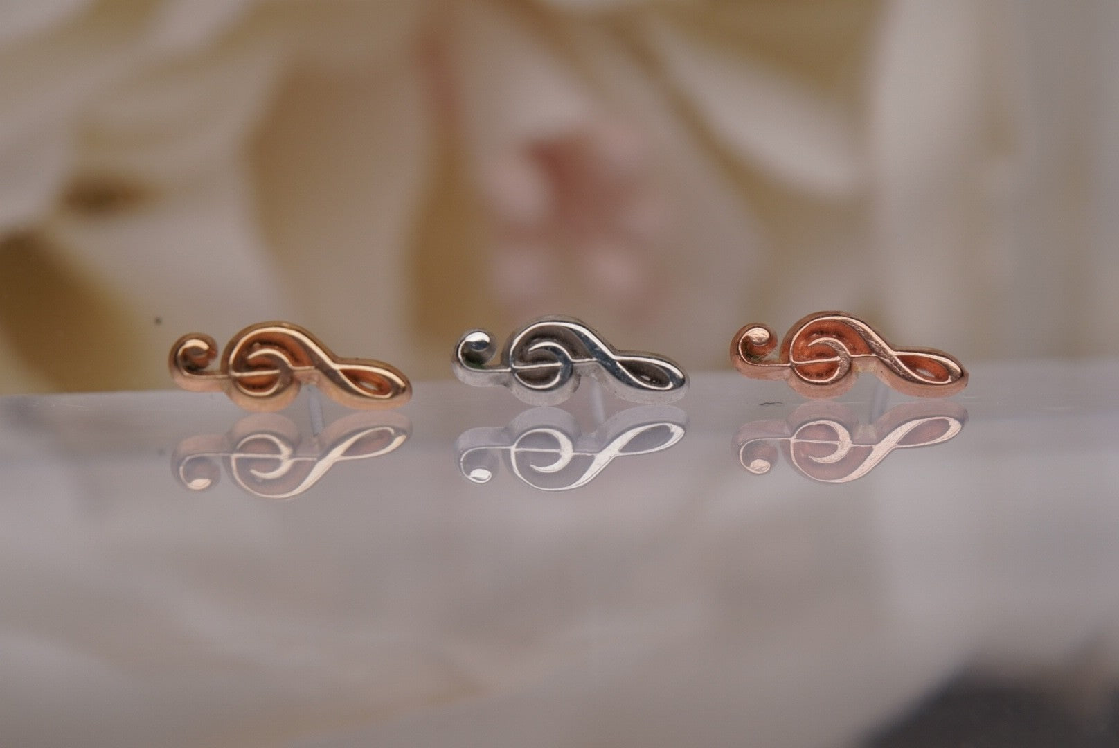 G Clef Music Note in Gold