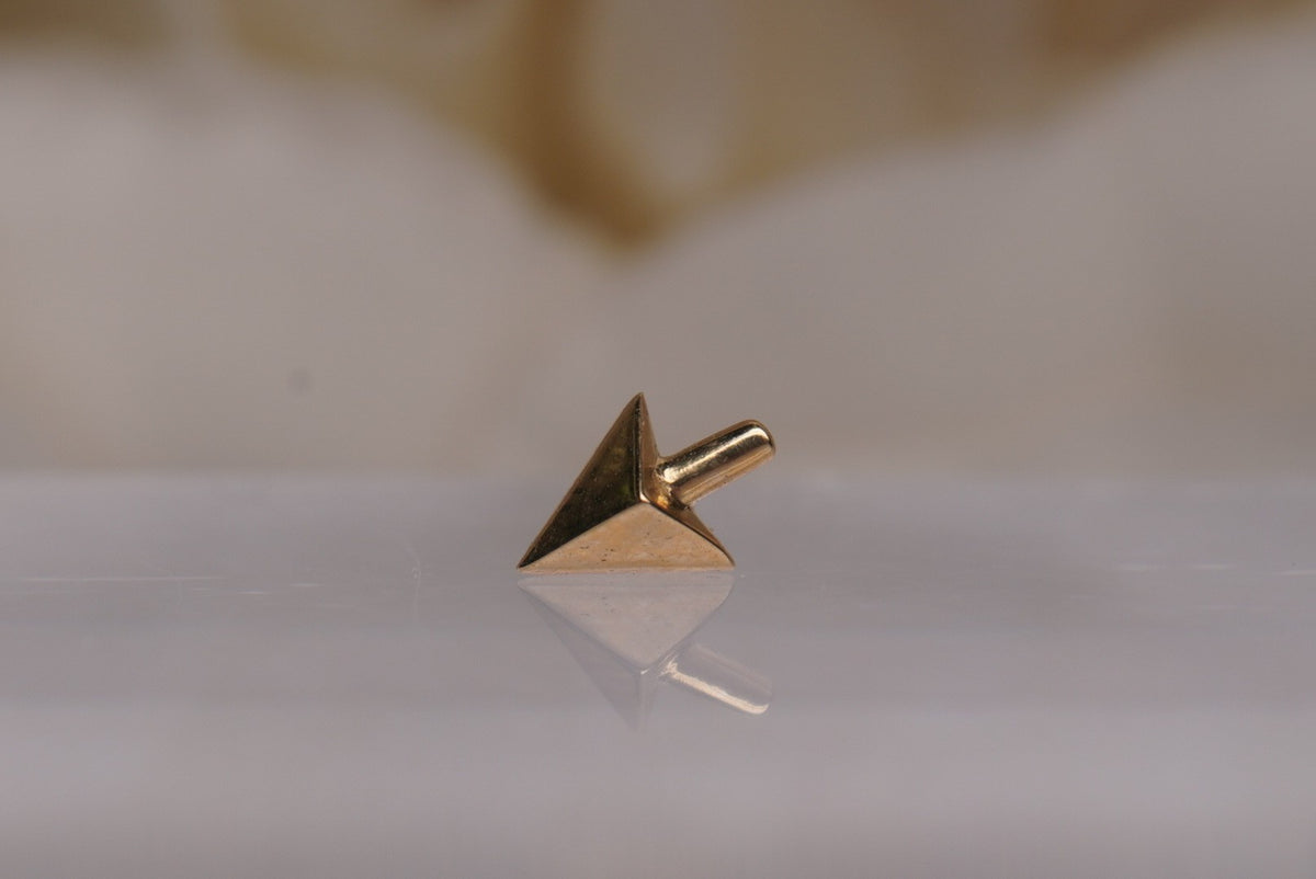 Tawapa 14k yellow gold “Arrowhead” threadless top, front view