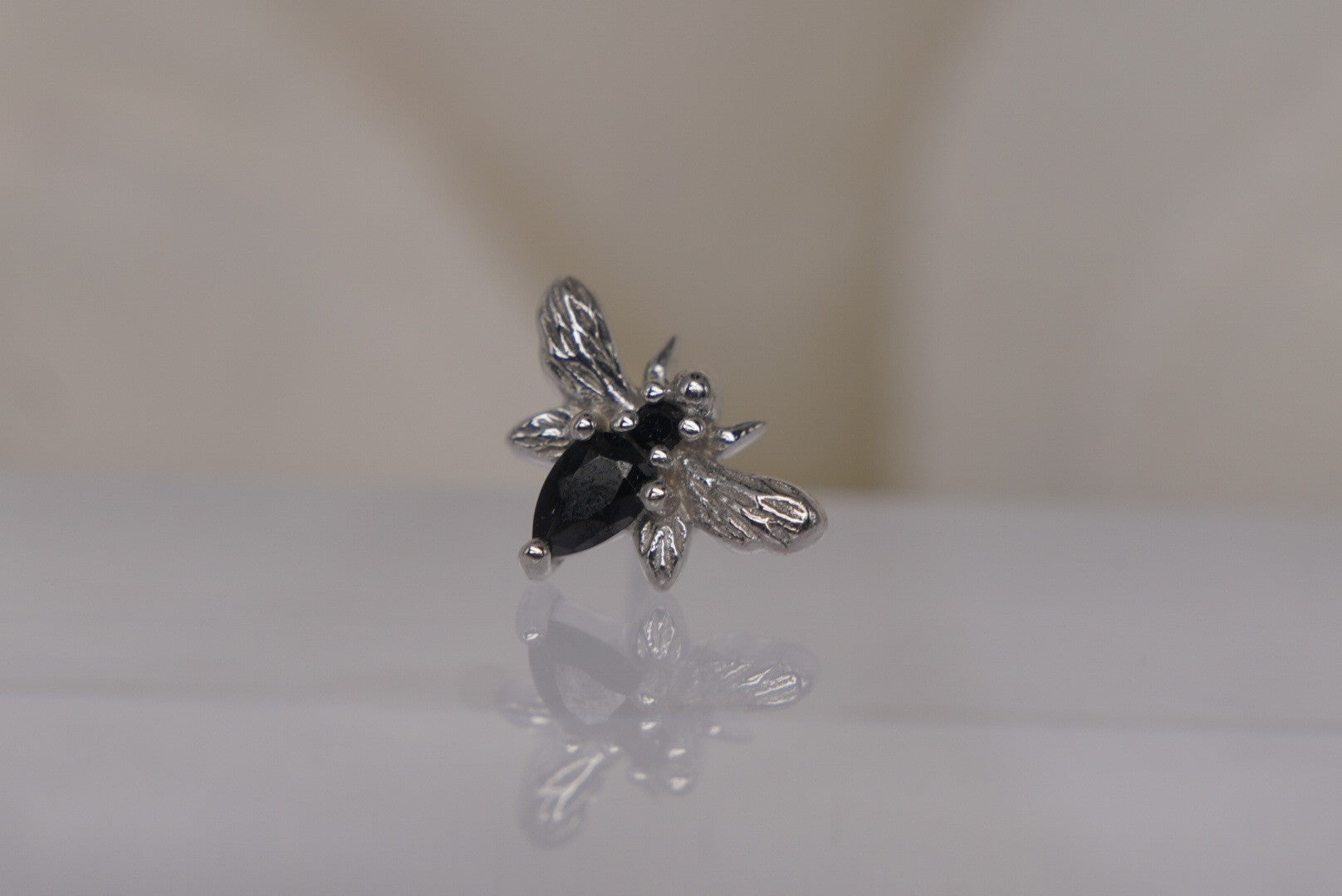 Bee Chic-Black Spinel