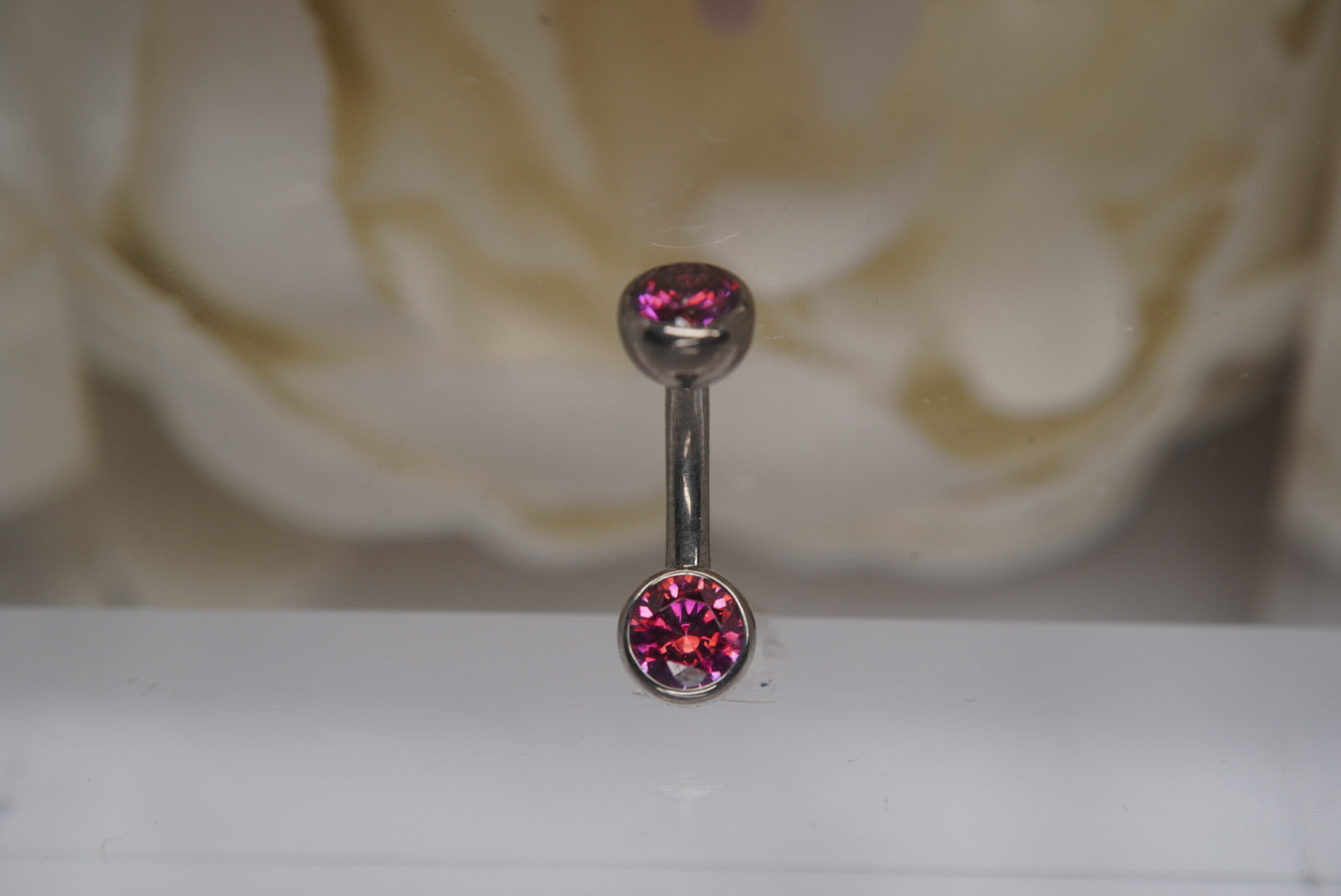 Red Crystal Navel in a Bezel Setting (4mm/4mm)