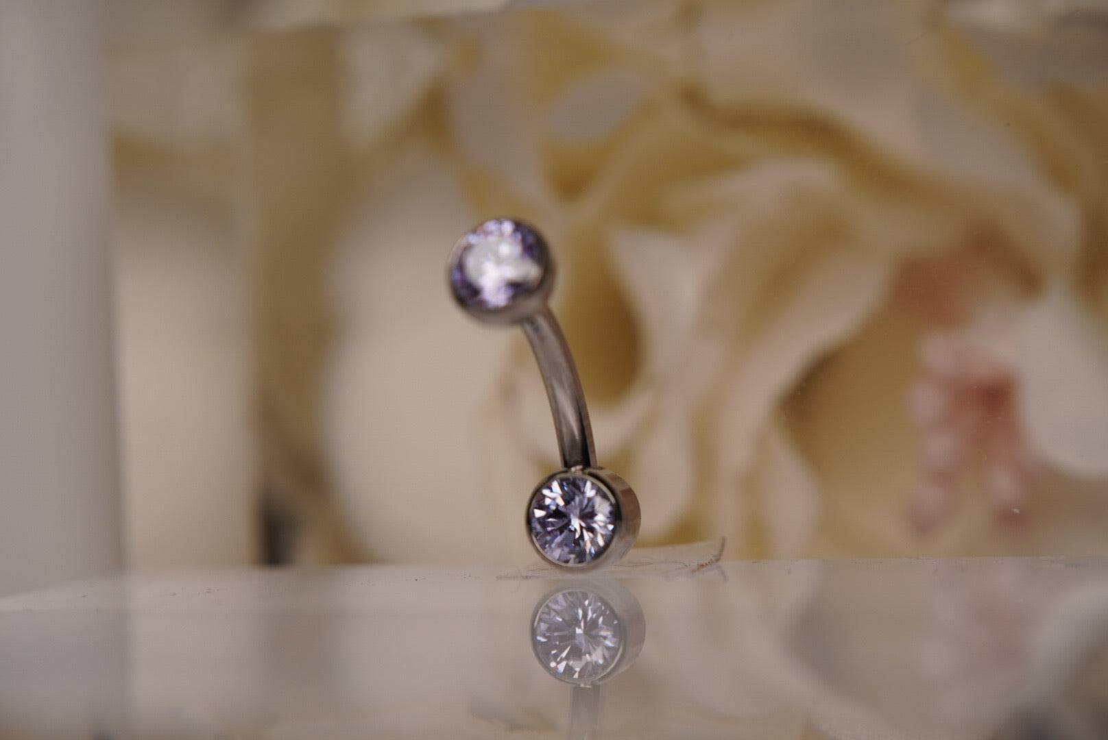 Lavender Crystal Navel in a Bezel Setting (4mm/4mm)