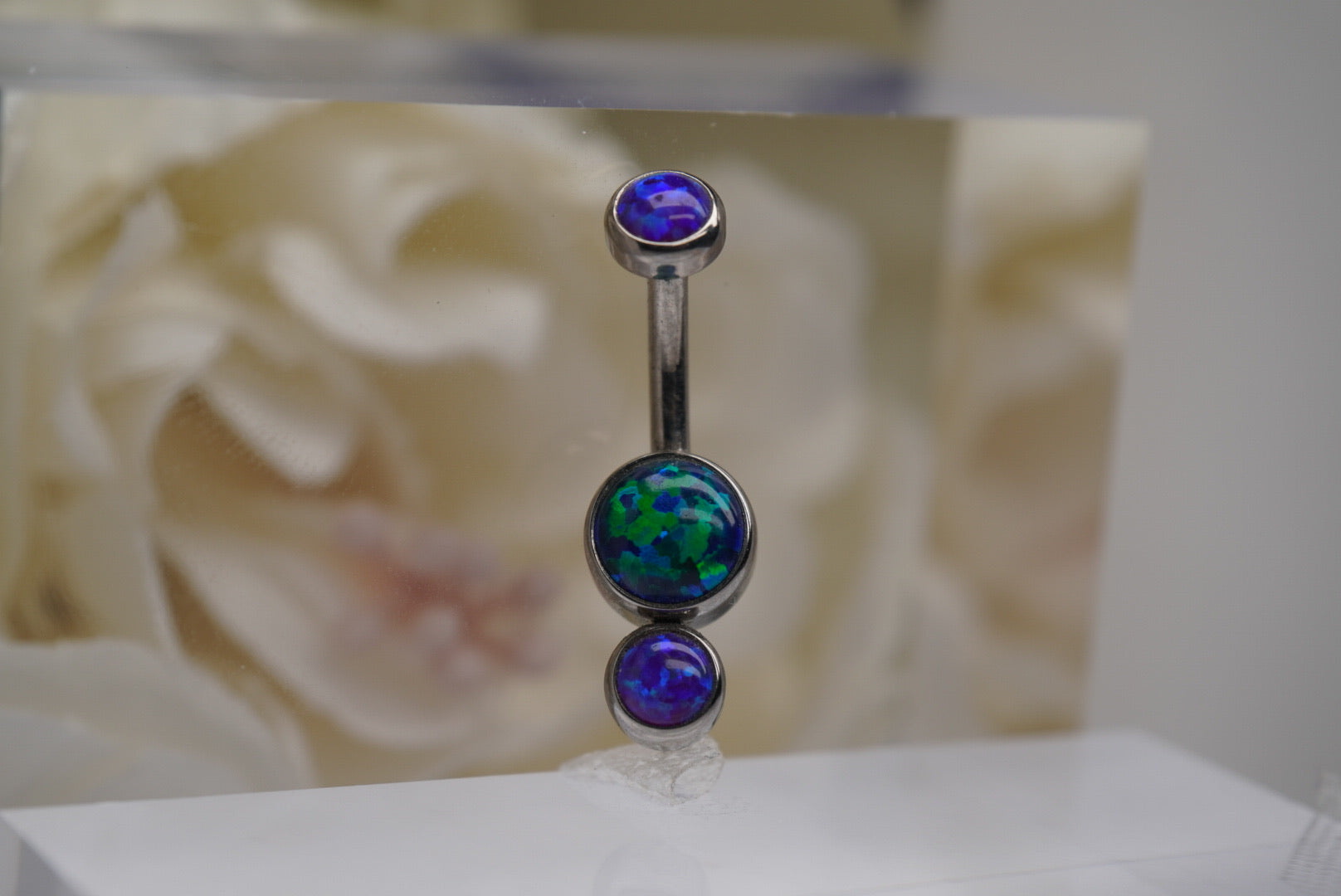 Hanging Navel in Black and Sleepy Lavender Opals in 14g