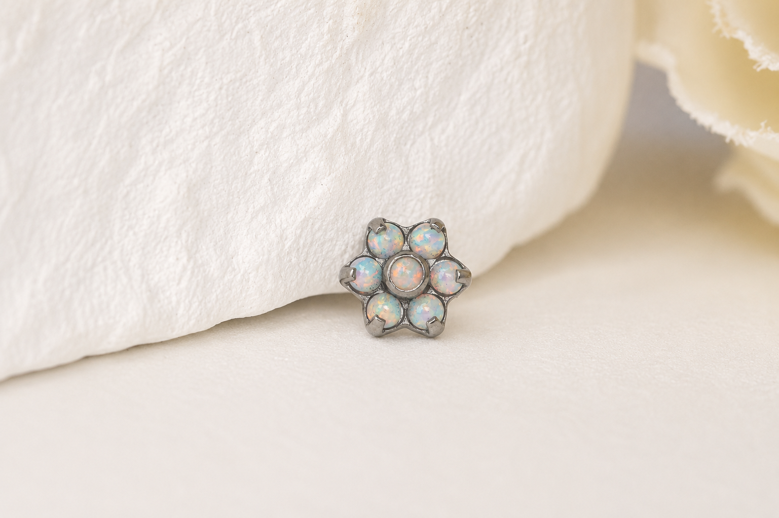 16g Flowers in Titanium