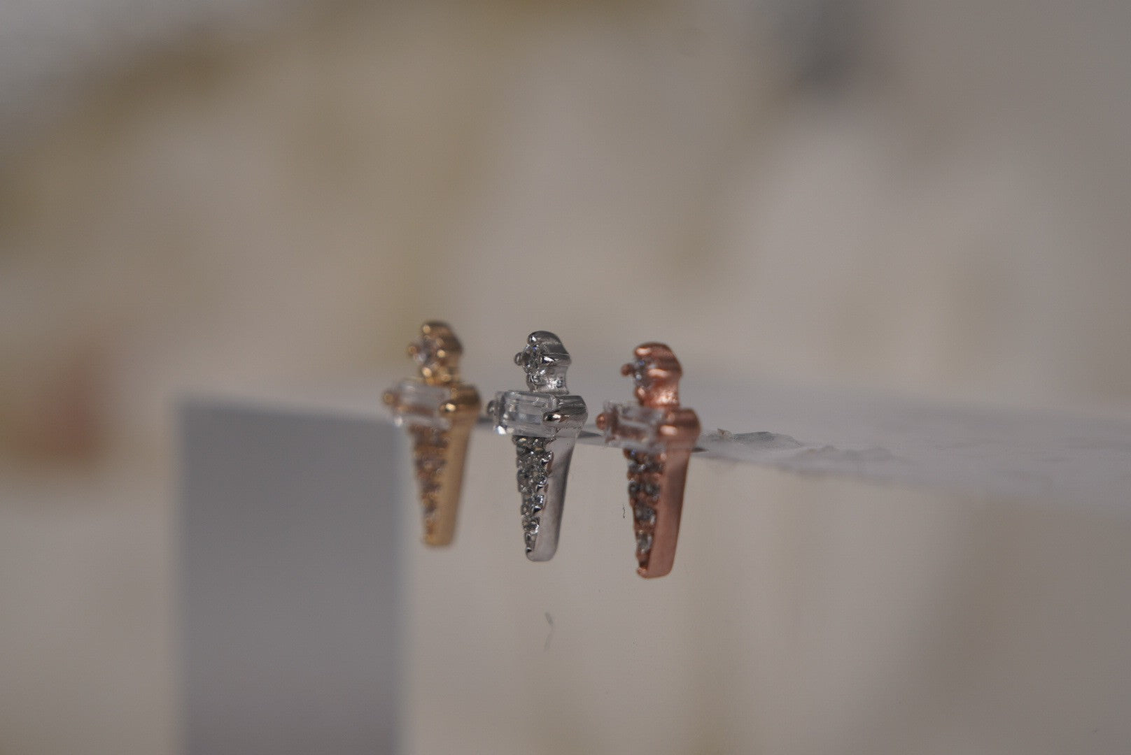 Dystrikt with Crystals