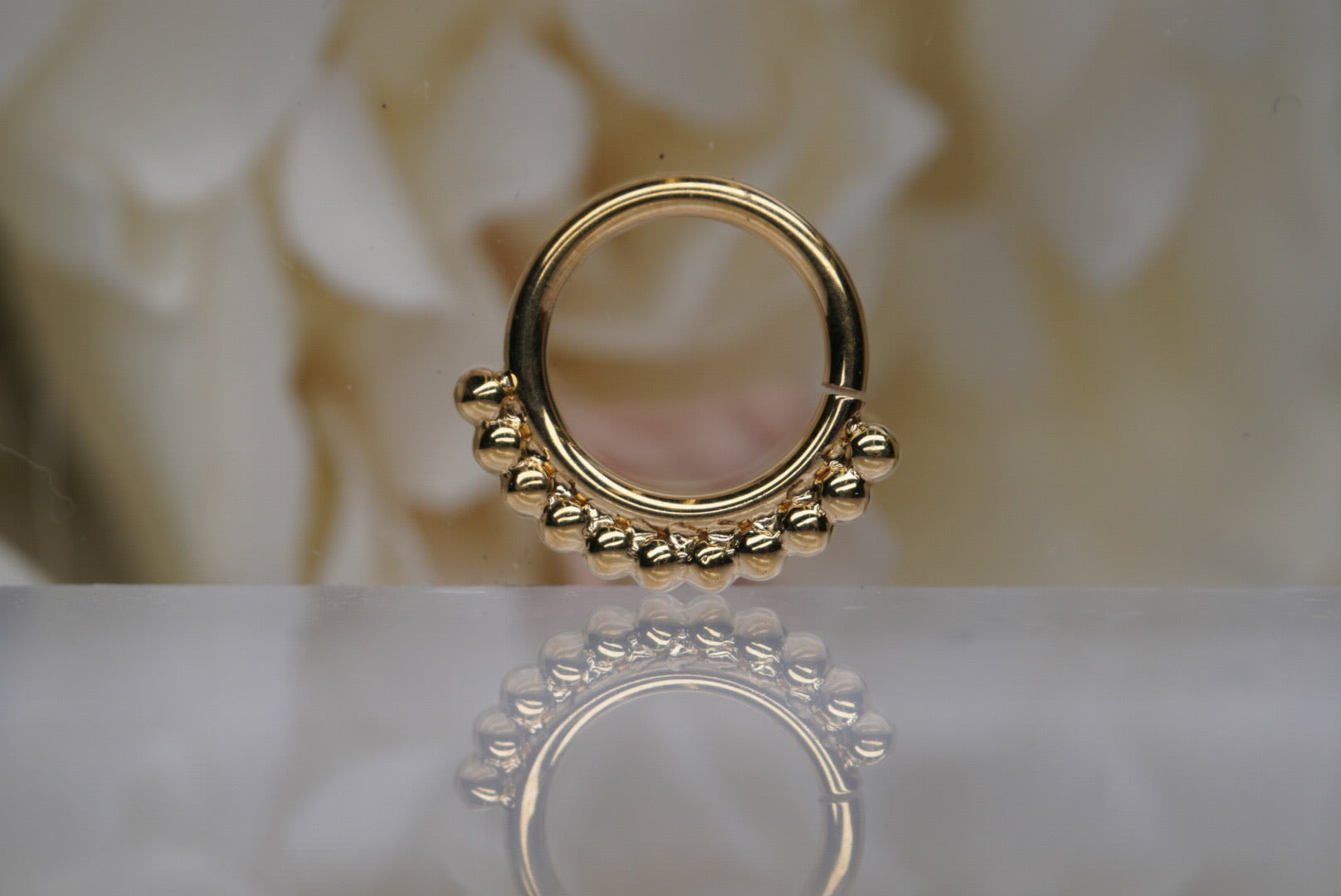 Vaughn Seamless Ring in Gold- 20g
