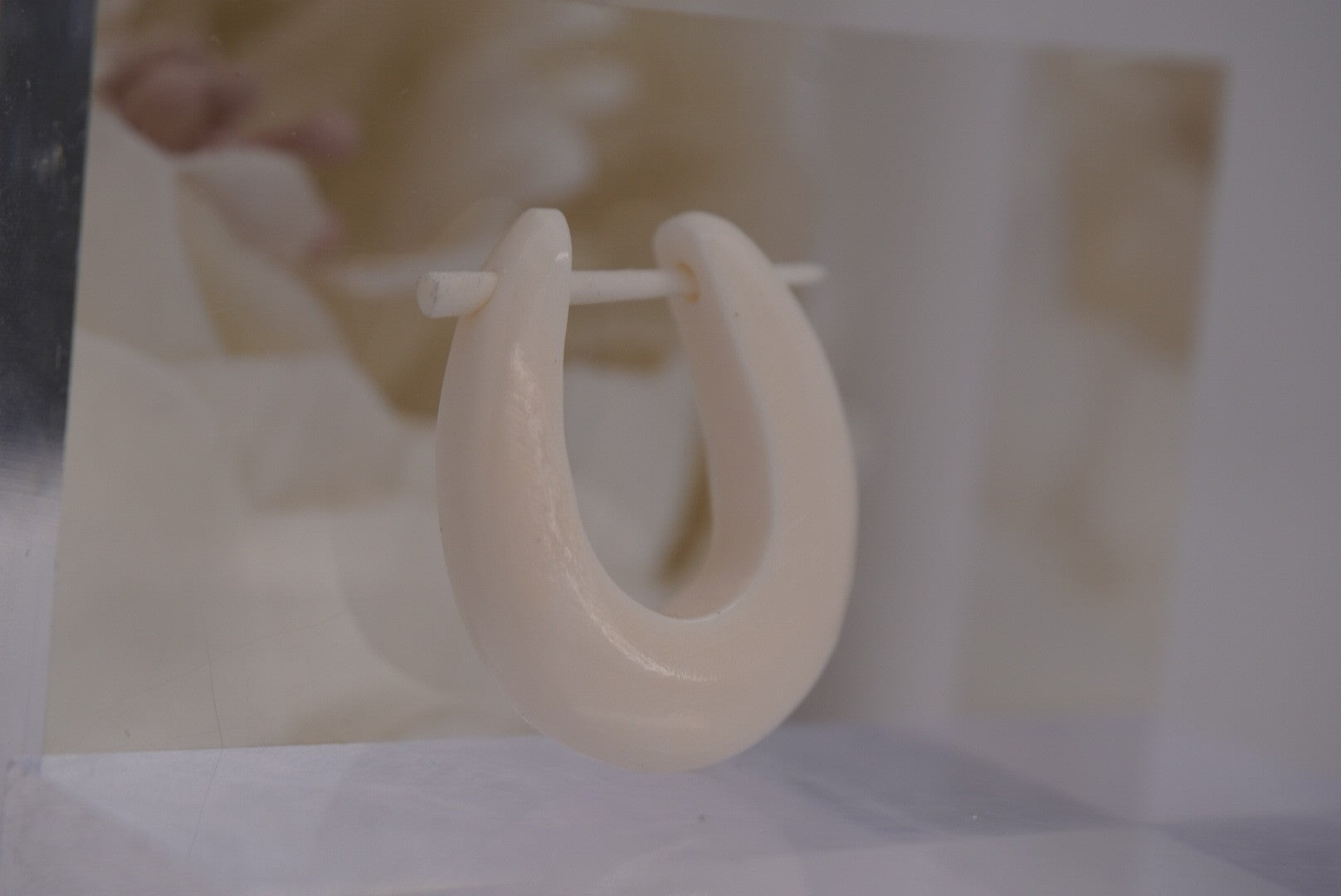 16g White Stone Hanger