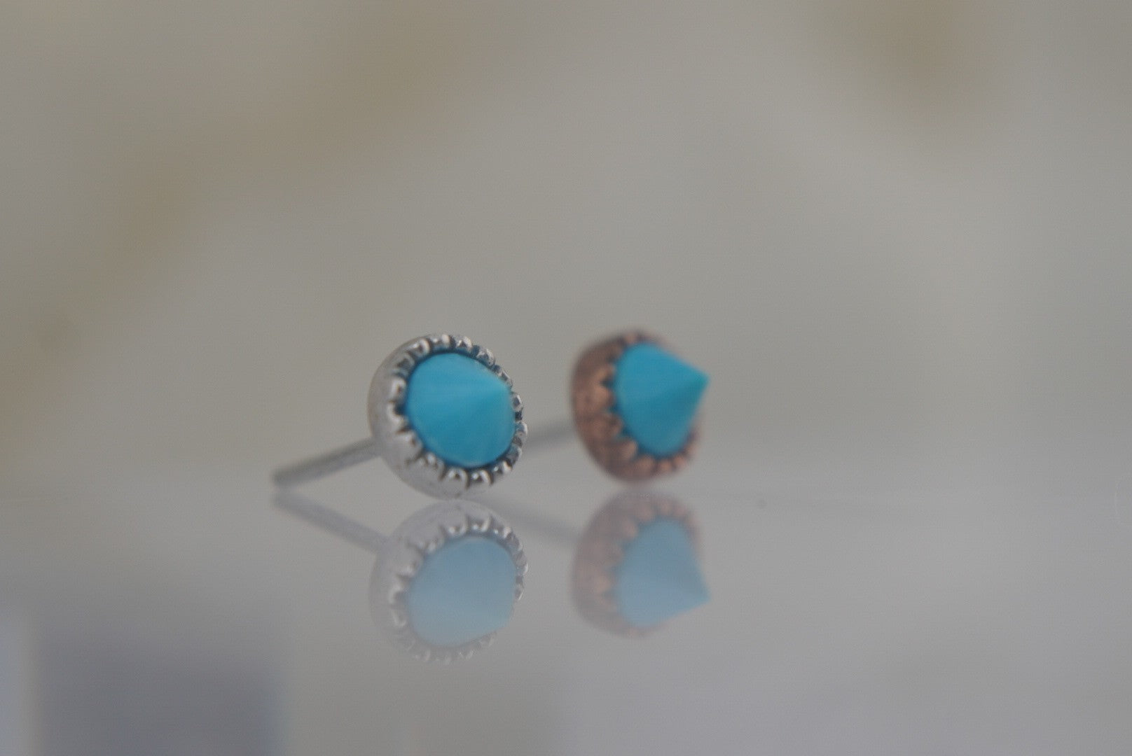 Round Accent Bezel Reverse Set in Turquoise