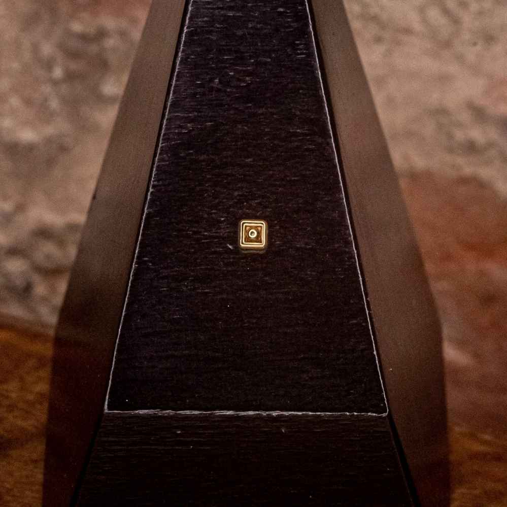 Square Dot in Gold