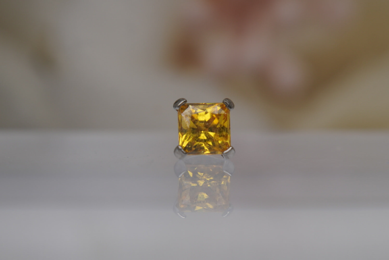 Princess Cut 16g/18g- Yellow Crystal
