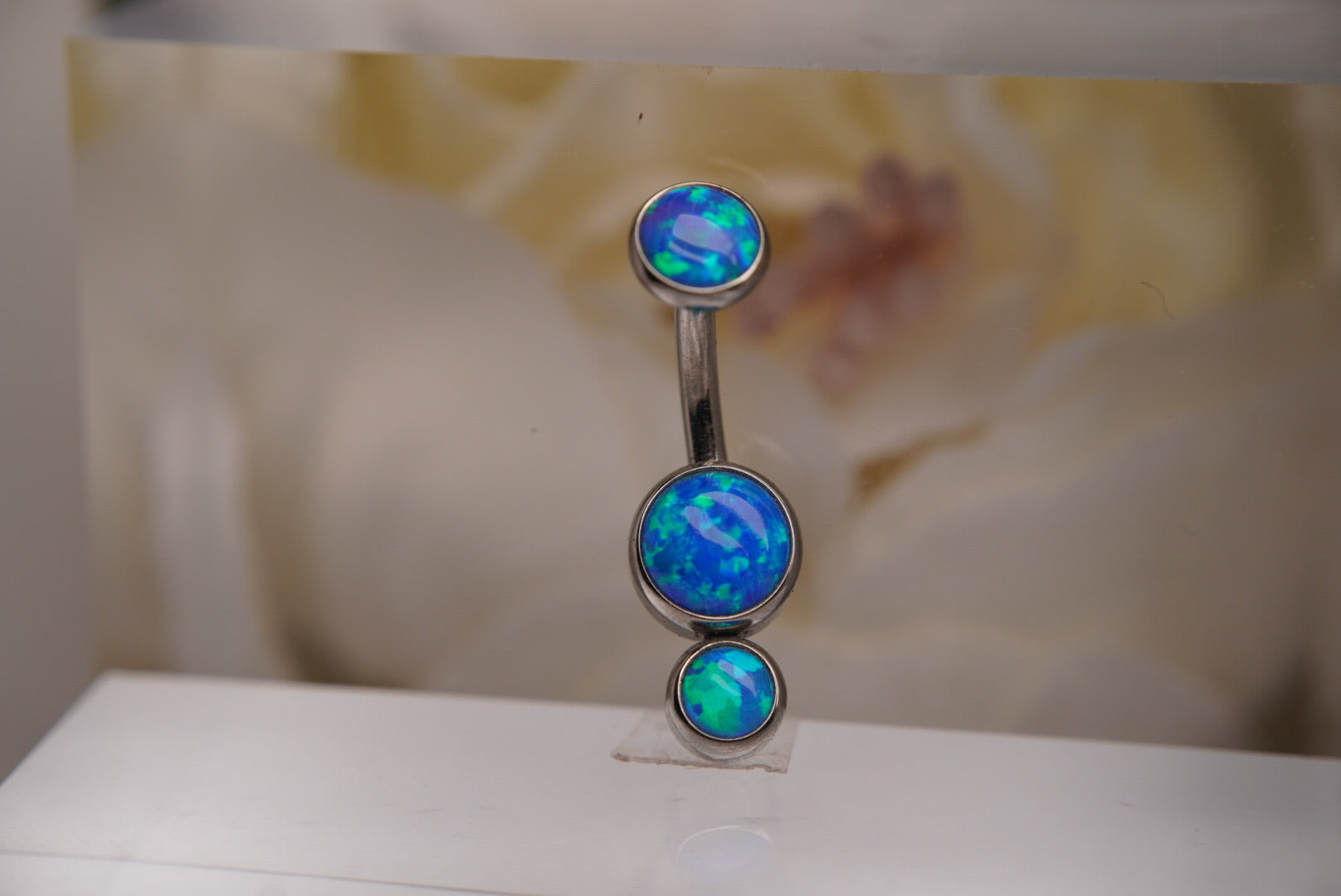 Hanging Navel in Capri Blue Opals in 14g