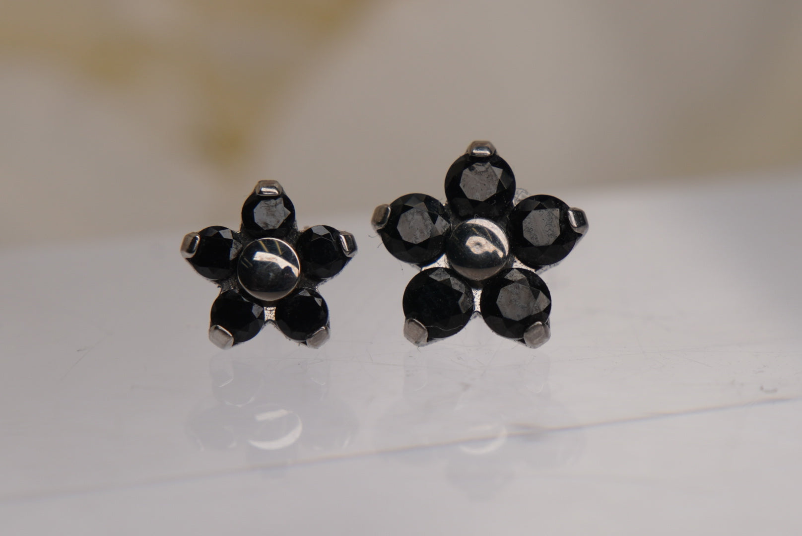 5-Petal Flower (Black)