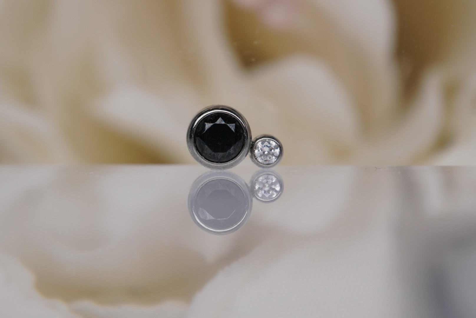 2-Gem (Black with White)-12/14g
