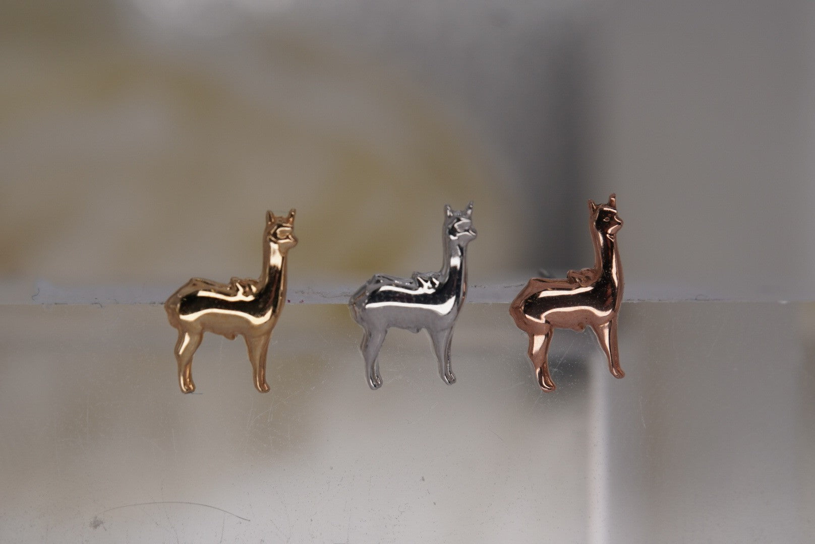 Mama Llama- Right Facing