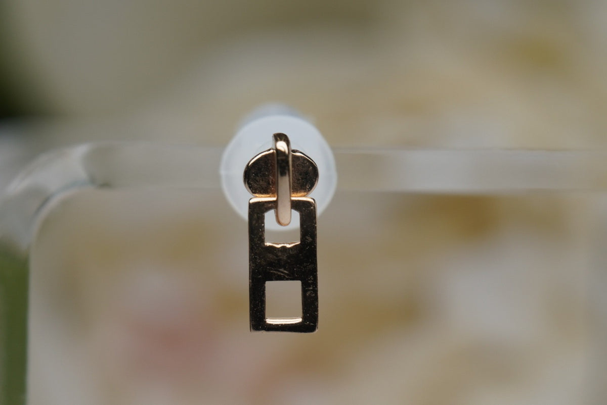 14k Gold 4 x 7.5 mm "Zipper" in yellow gold,  front view
