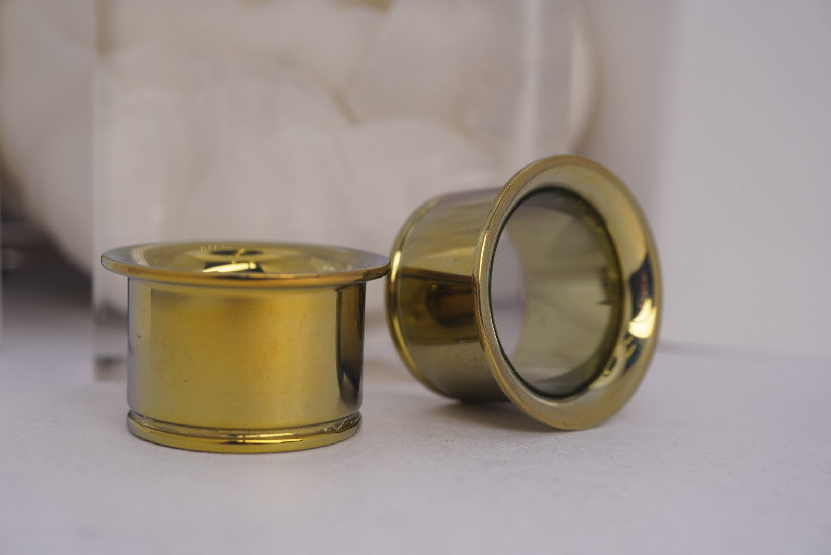 7/8" Single Flair Yellow Eyelets in Titanium