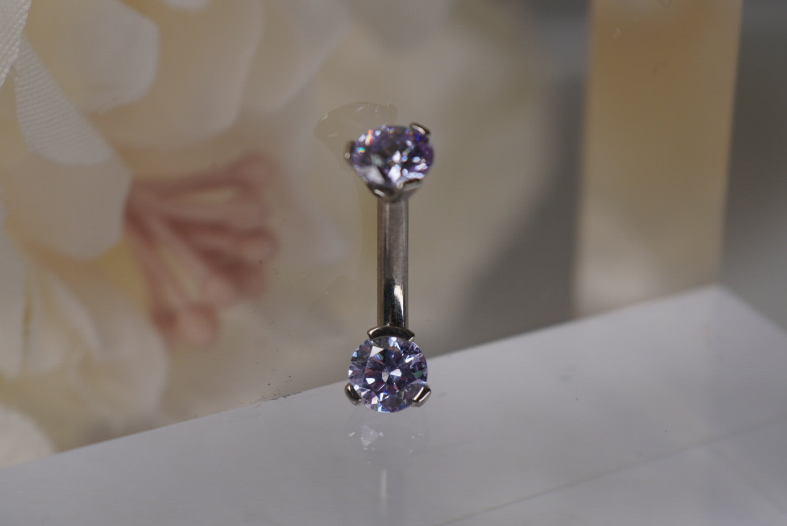 Lavender Crystal Navel in a Prong Setting  (4mm/4mm)