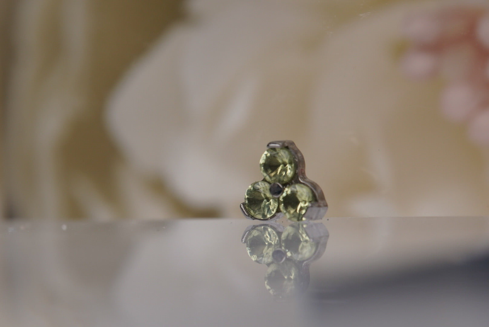 Trinity- 3mm (Peridot)-12/14g