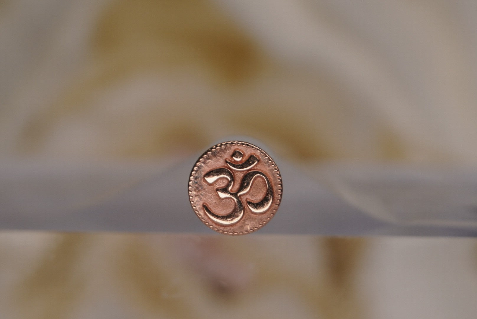 Ohm in Gold