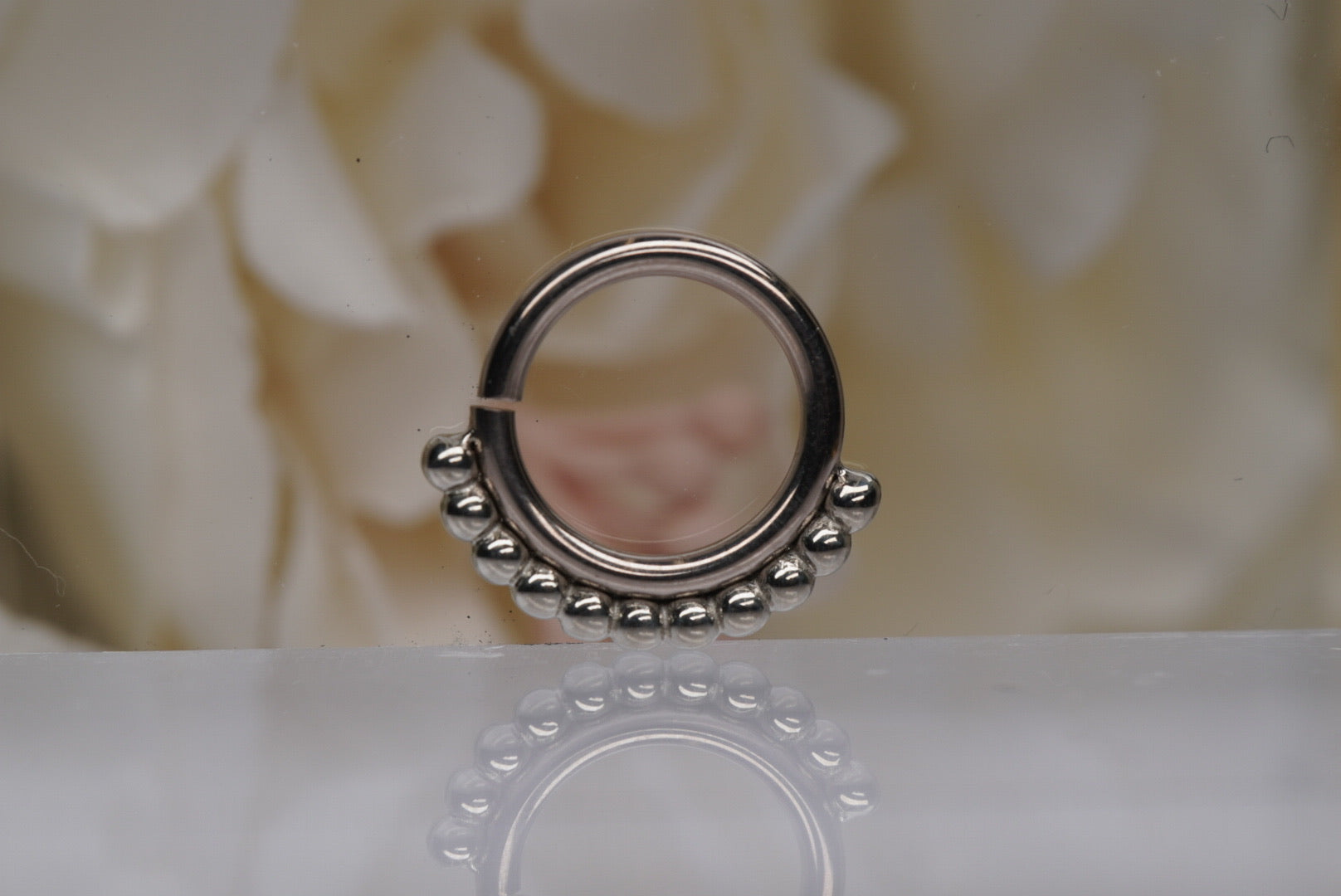 Vaughn Seamless Ring in Gold- 16g
