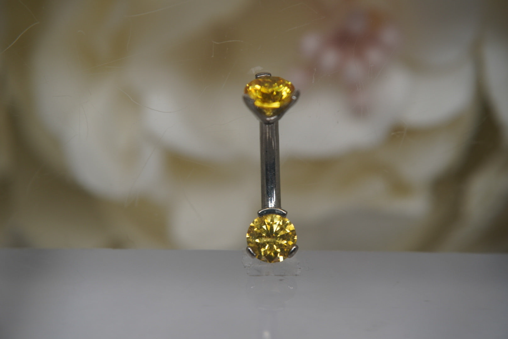 Yellow Crystal Navel in a Prong Setting  (4mm/4mm)