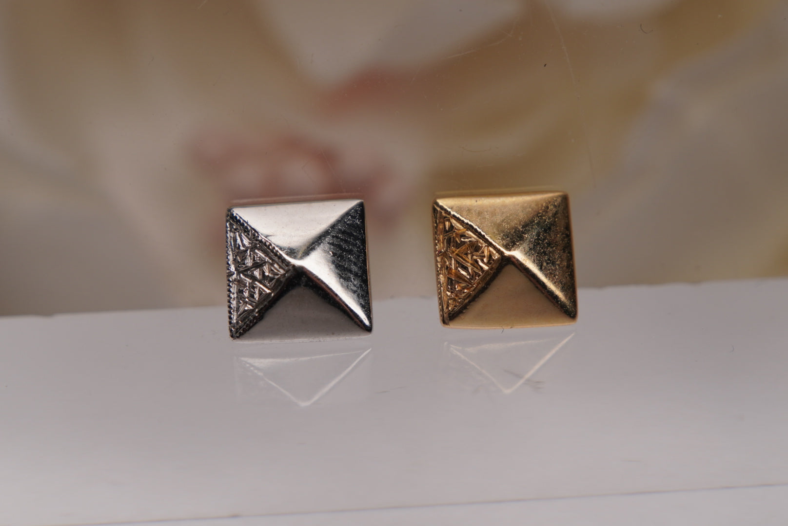 Pyramid Square in White Gold with Indentions on One Side