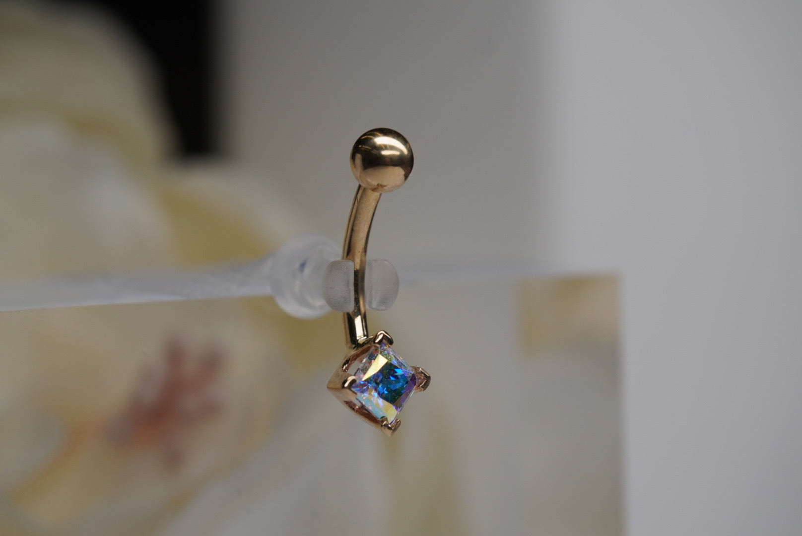 Aurora Borealis Princess Cut in Yellow Gold