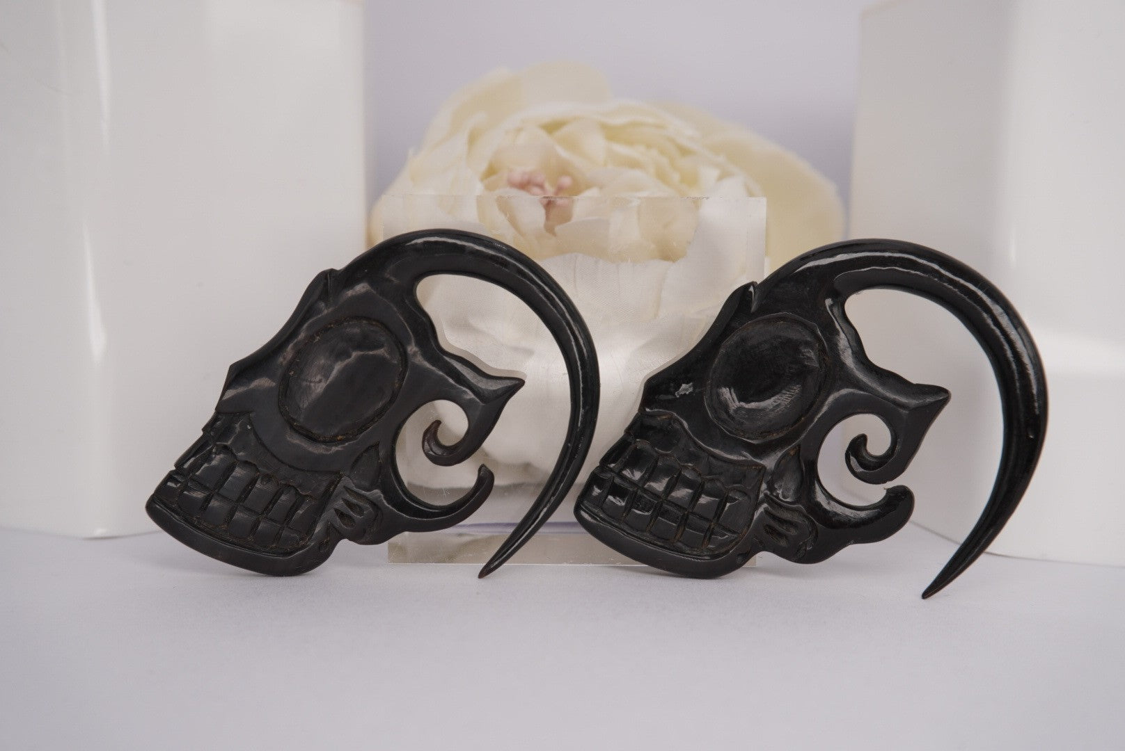 Blackened Wood Skull- 4g