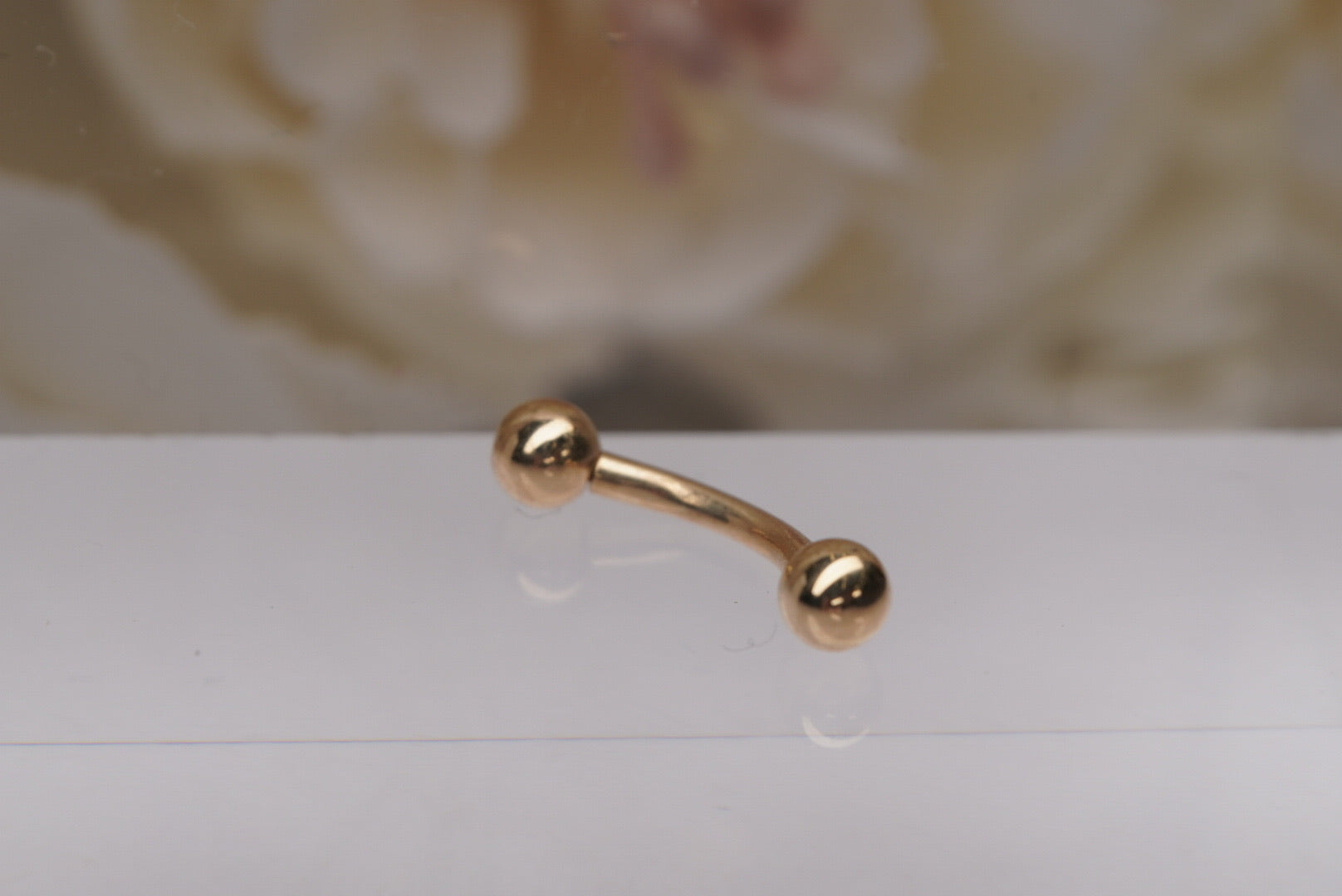 Curved Barbell for Navel in Yellow Gold