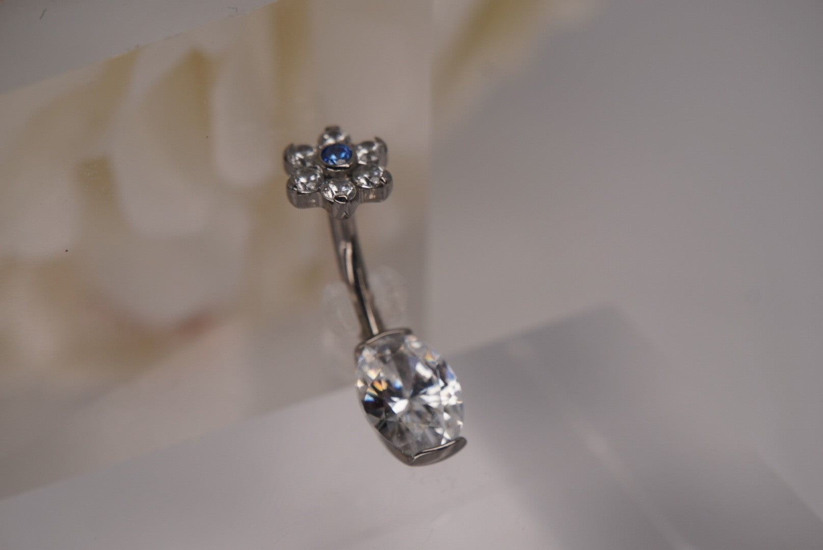 White and Arctic Blue Flower Navel in 14g