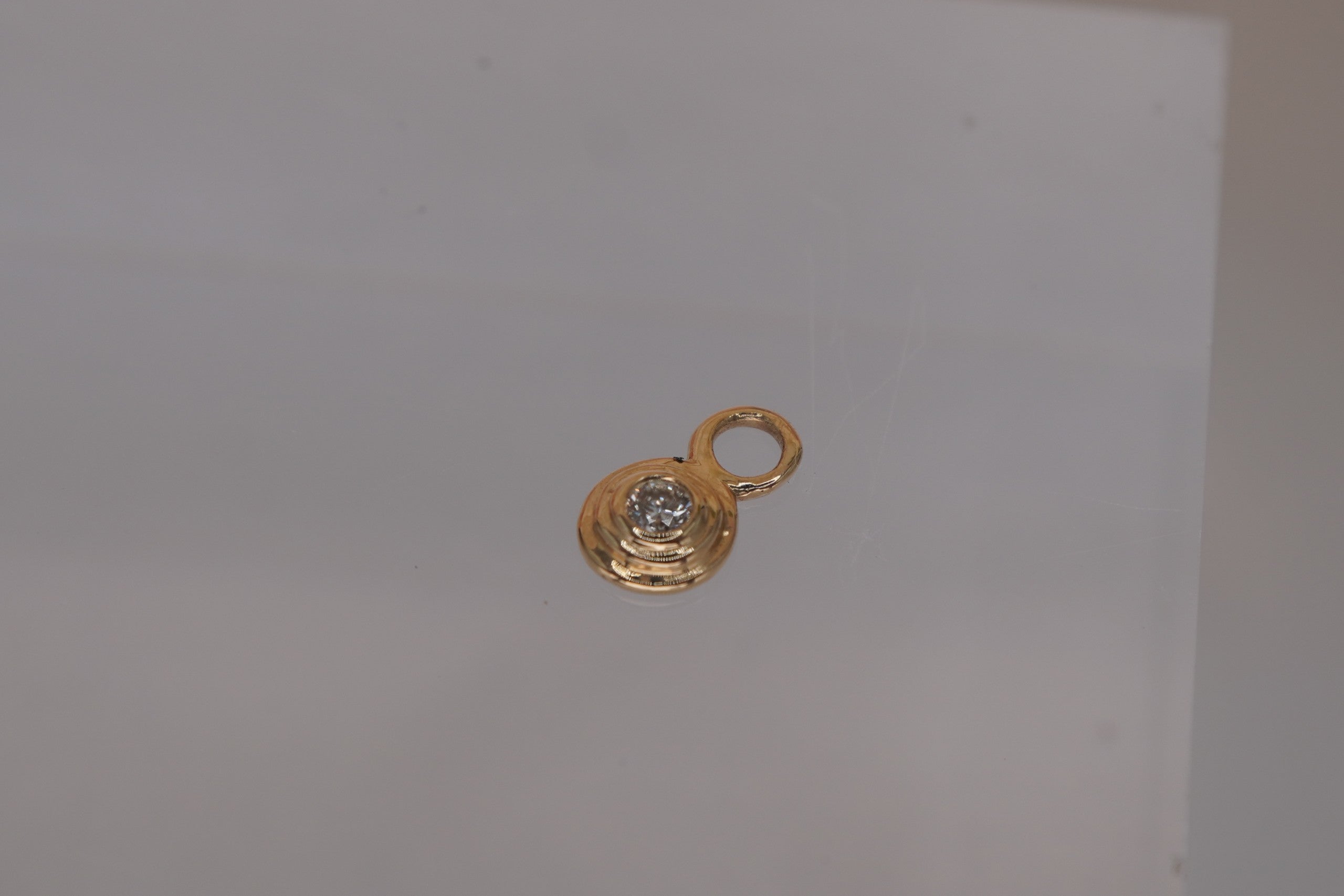 Omega 00 Charm in Diamond