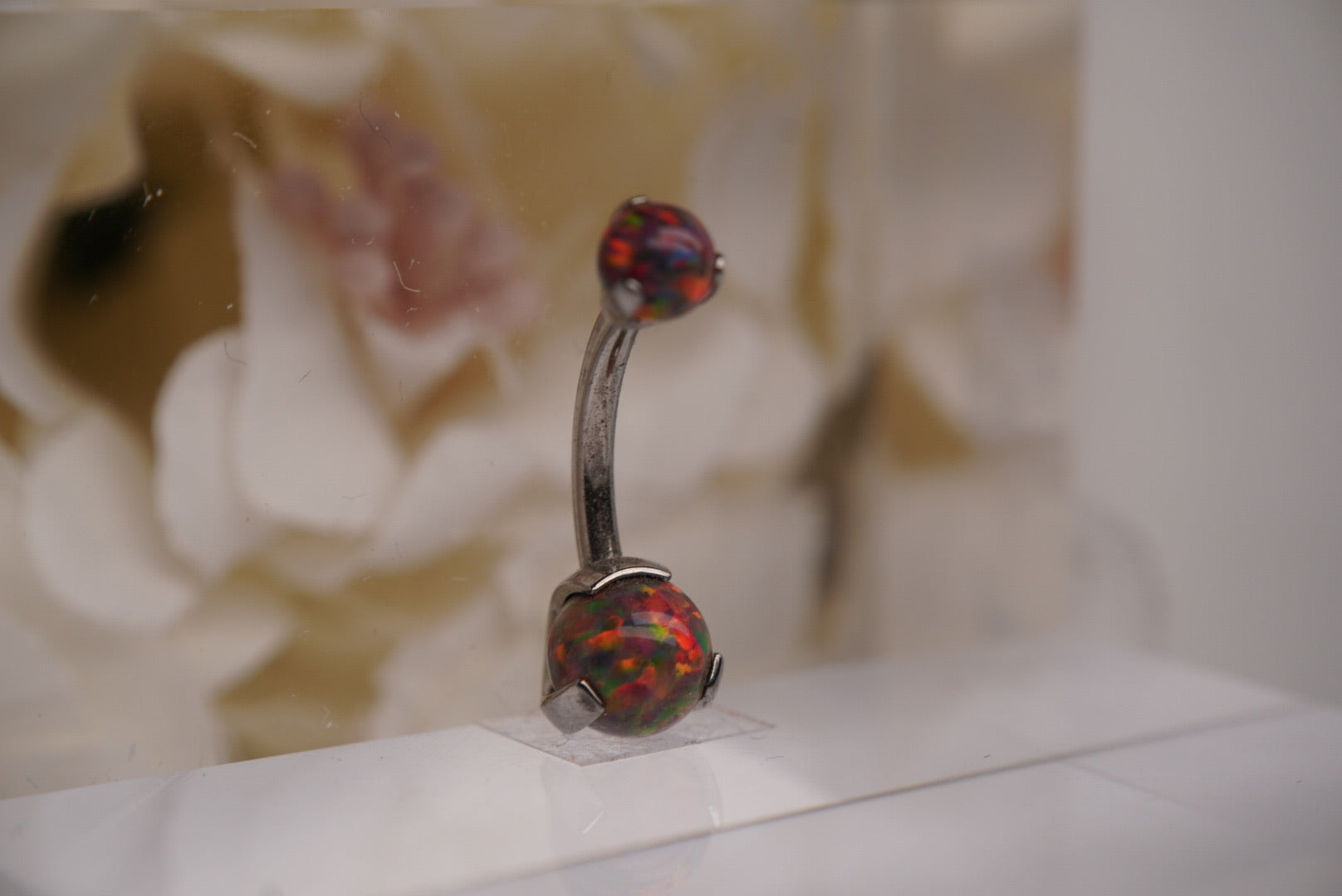 3-Prong Navel with Red Opals in 14g