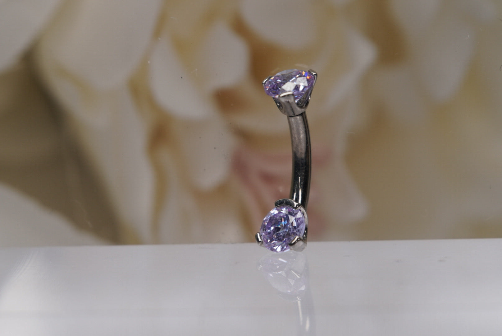 Lavender Crystal Navel in a Prong Setting  (4mm/4mm)