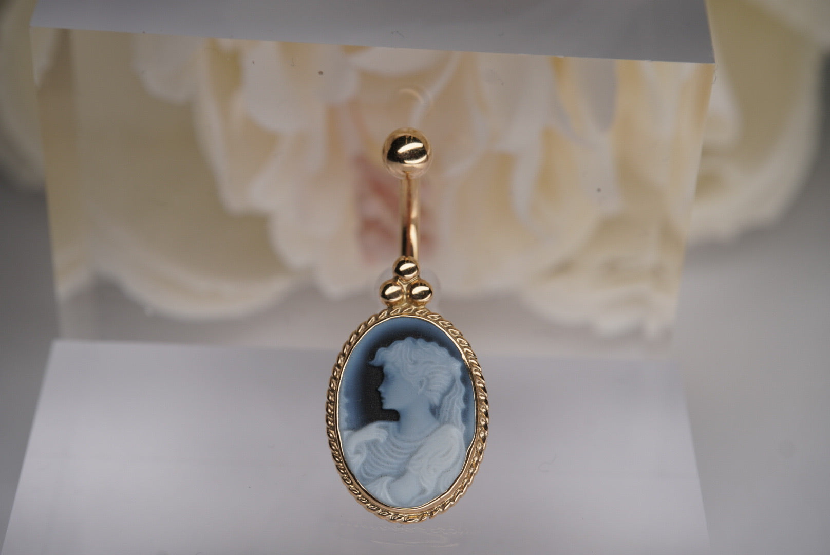 Cameo in Yellow Gold Navel