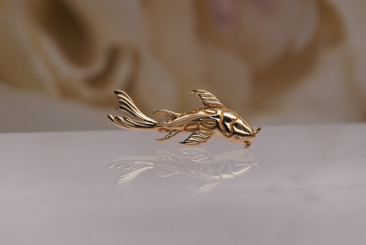 Junipurr 14k gold 3x8mm "Koi" fish in yellow gold