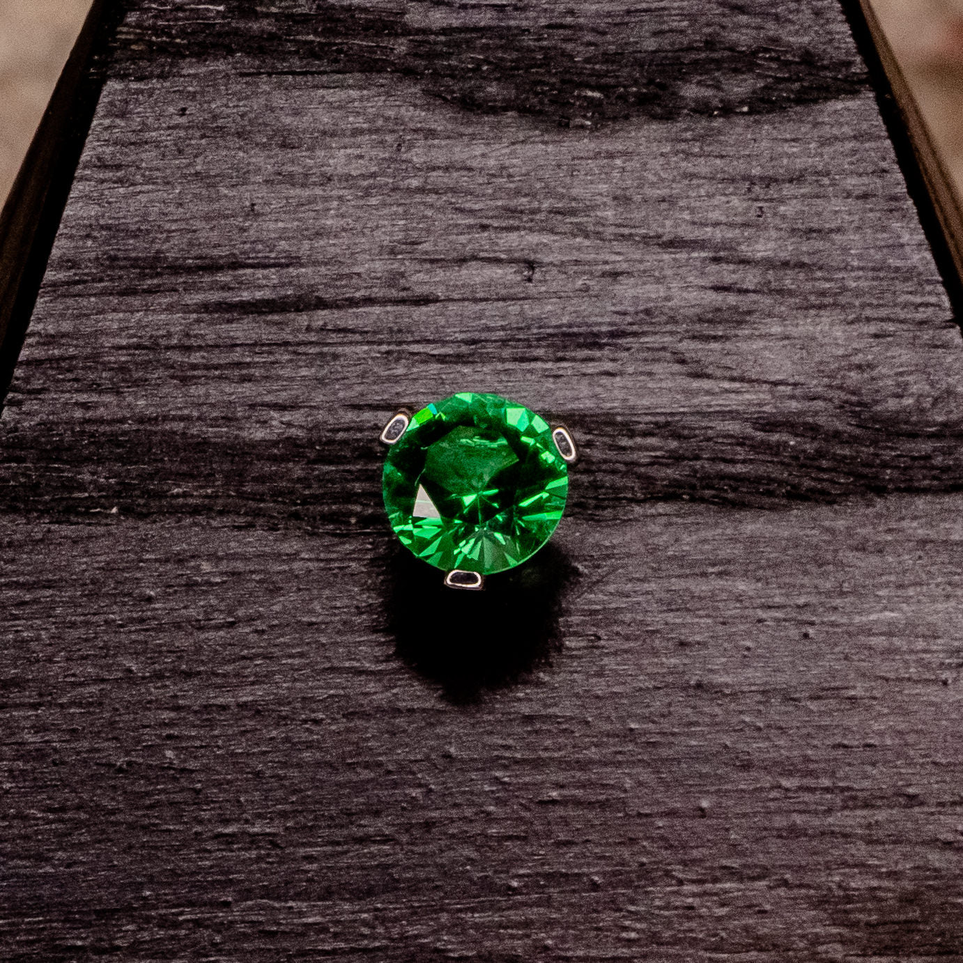 Green Crystal Prong-12/14g