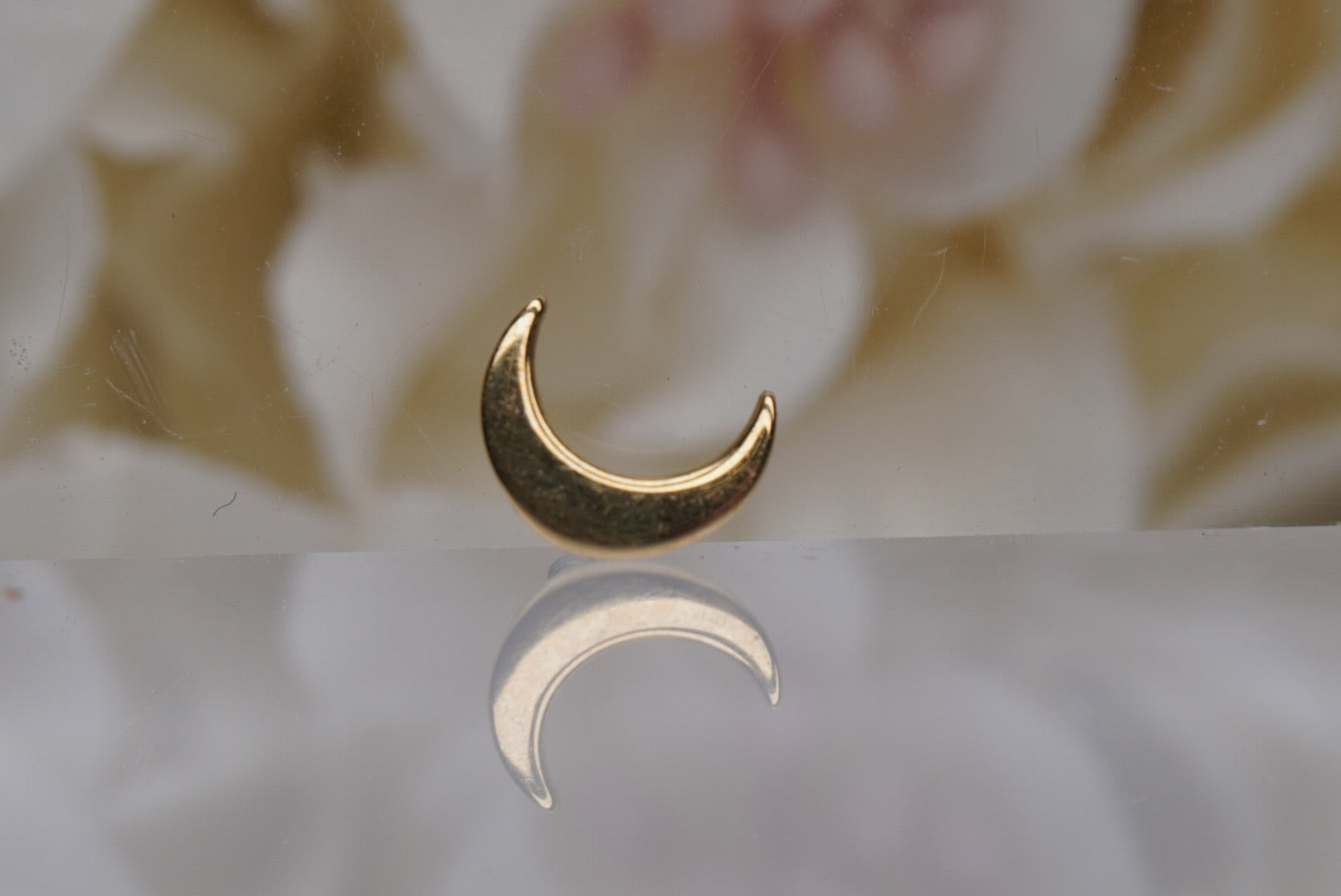 Crescent Moon in Gold 16/18g