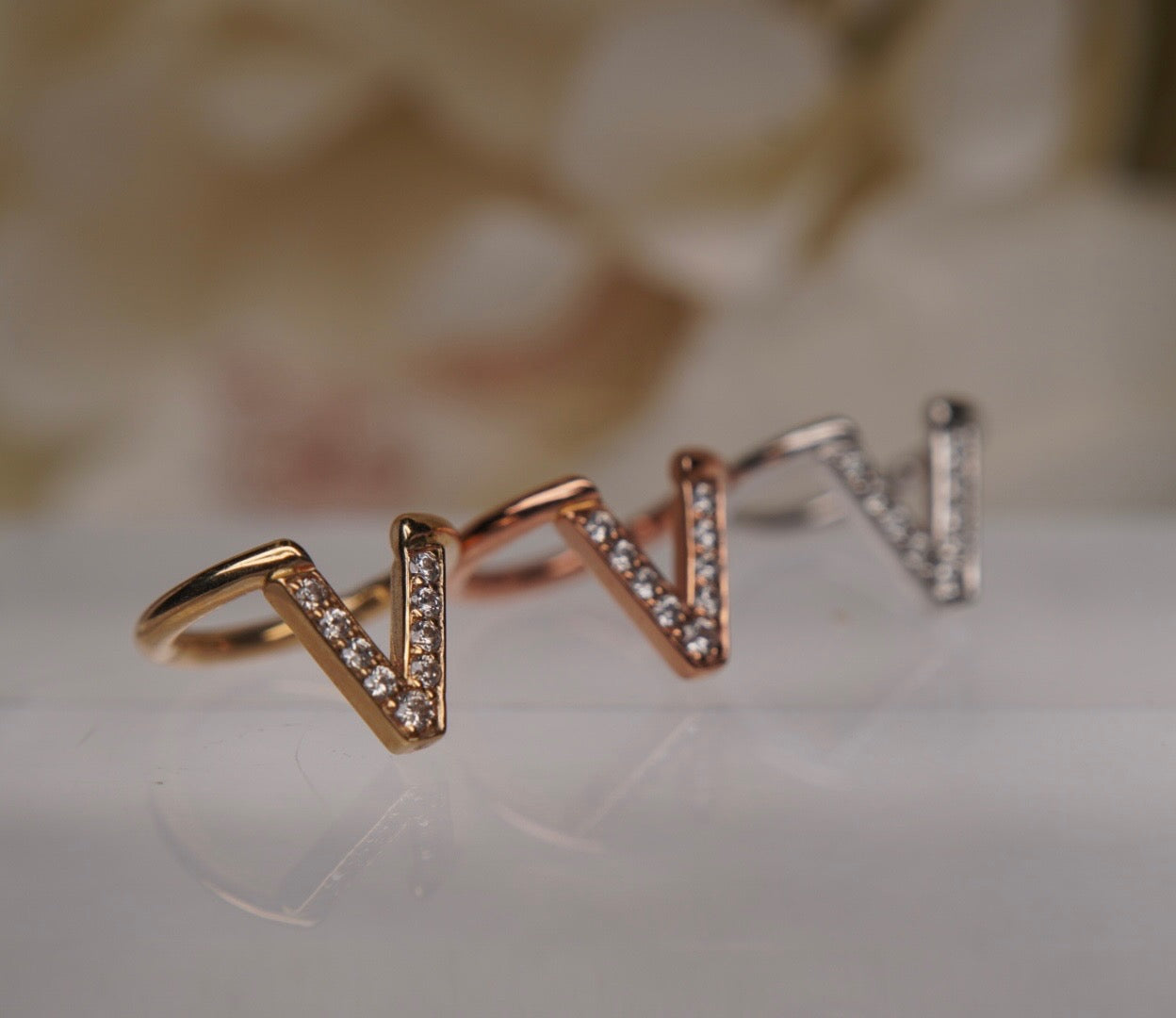 Jennelle V-Ring Clicker- GENUINE DIAMONDS