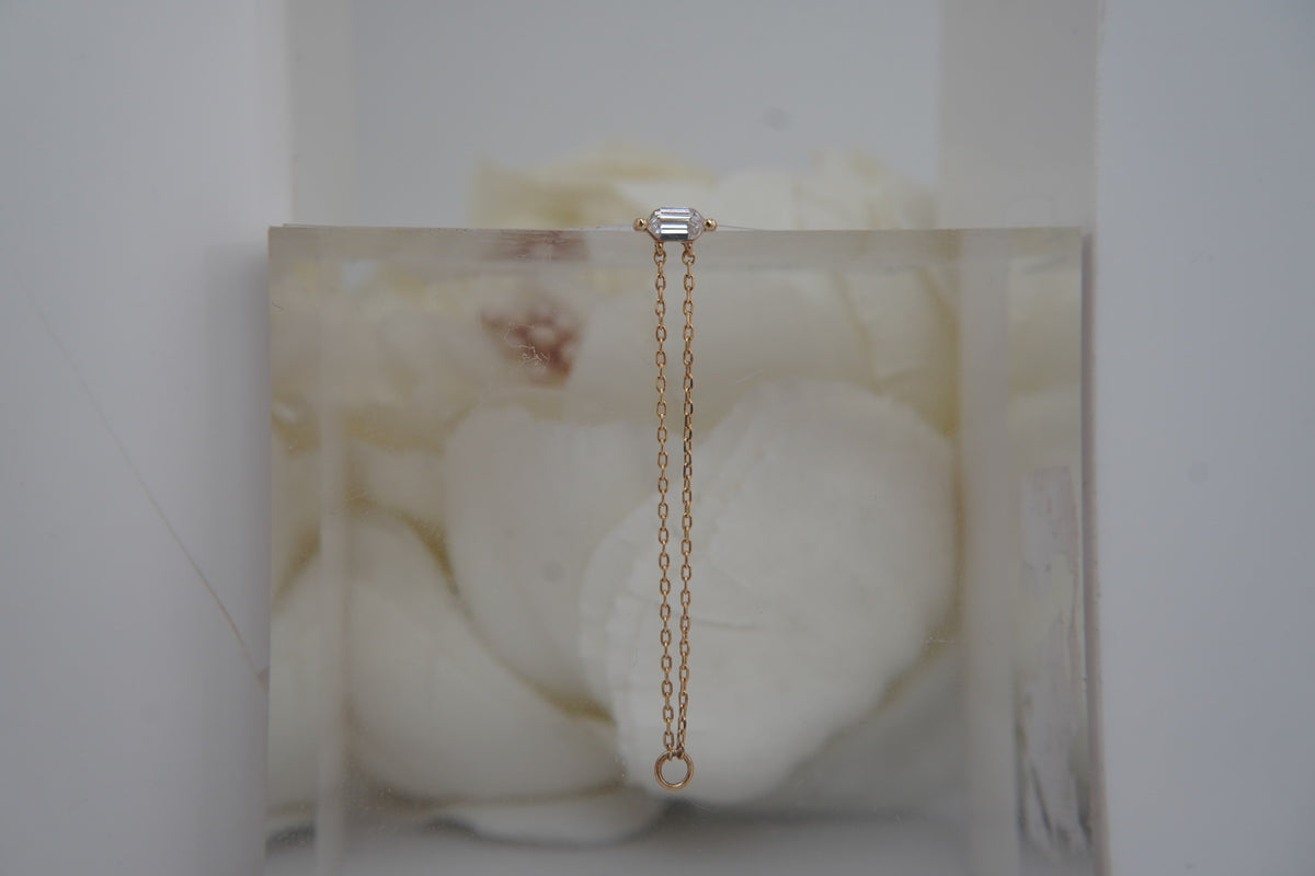 Close-up of the jump ring at the opposite end of the crystal connector chain.