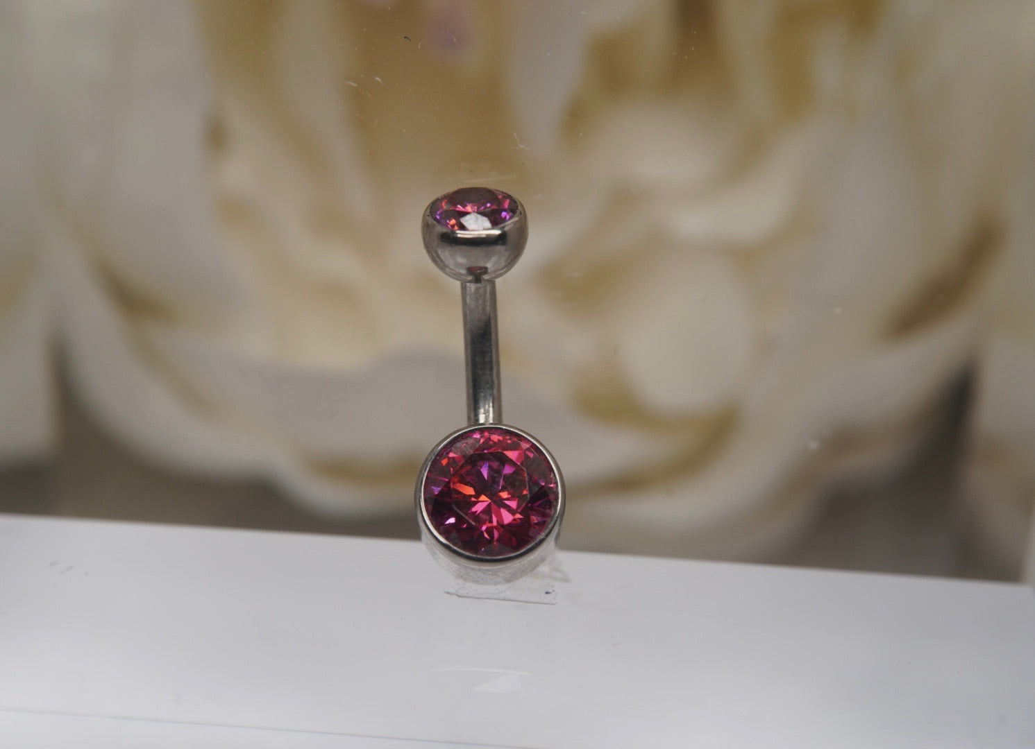Red Crystal Navel in a Bezel Setting  (4mm/6mm)