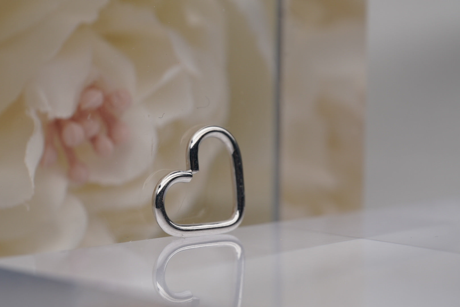 16g Heart Seamless Ring in Gold