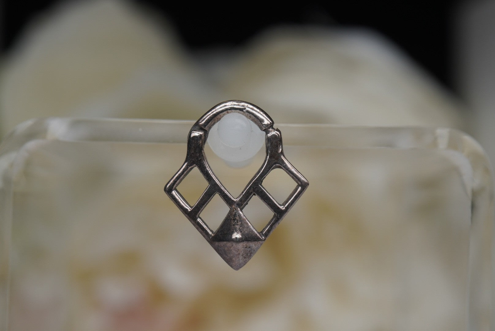 Diamond Triangle Clicker-14g 5/16"